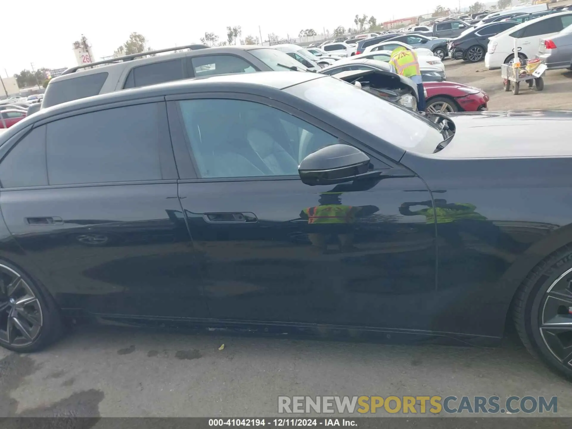 14 fotografías del automóvil dañado WBA33EJ02PCL90220 BMW 760 2023