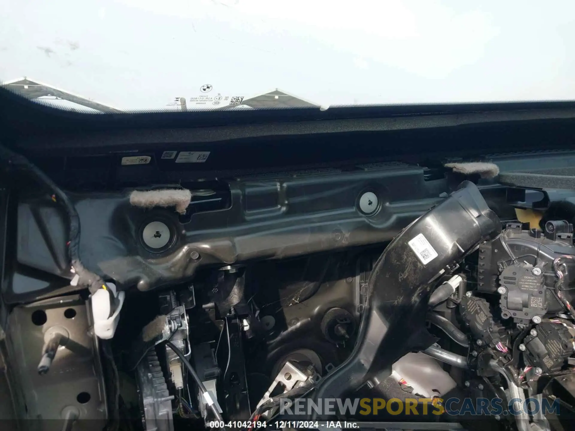 16 fotografías del automóvil dañado WBA33EJ02PCL90220 BMW 760 2023