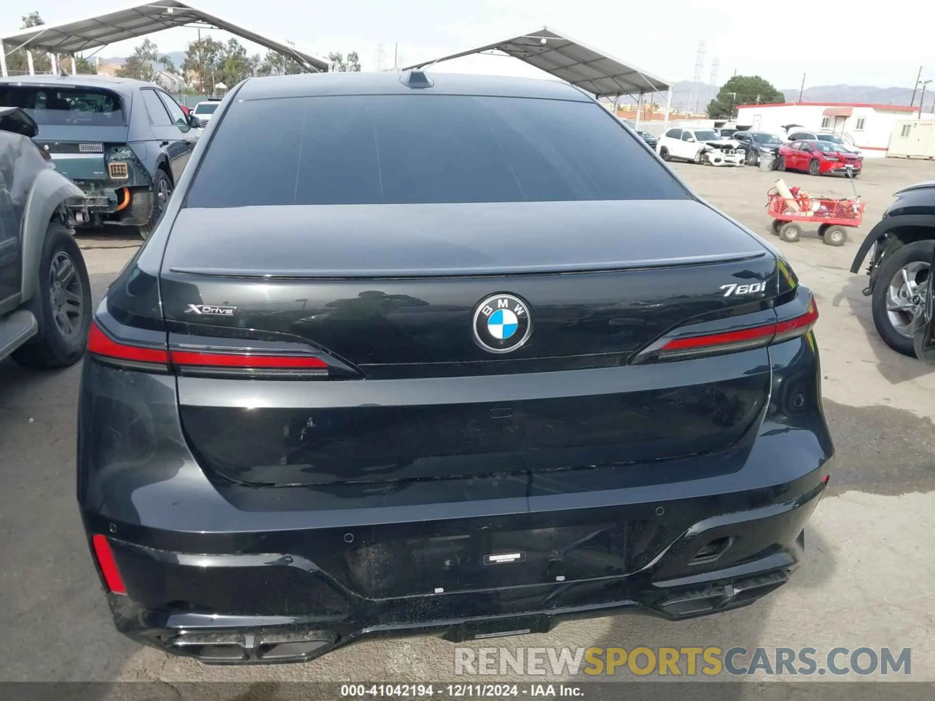 17 fotografías del automóvil dañado WBA33EJ02PCL90220 BMW 760 2023