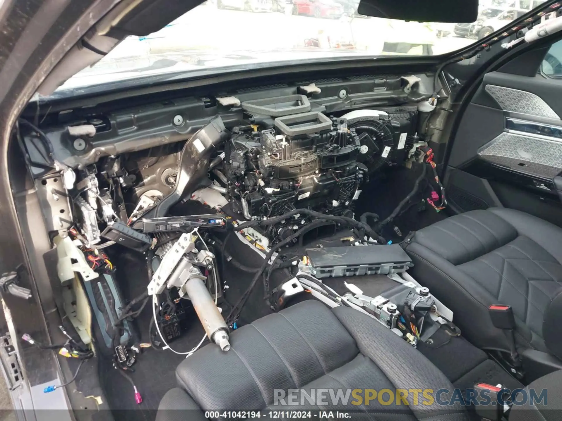 19 fotografías del automóvil dañado WBA33EJ02PCL90220 BMW 760 2023