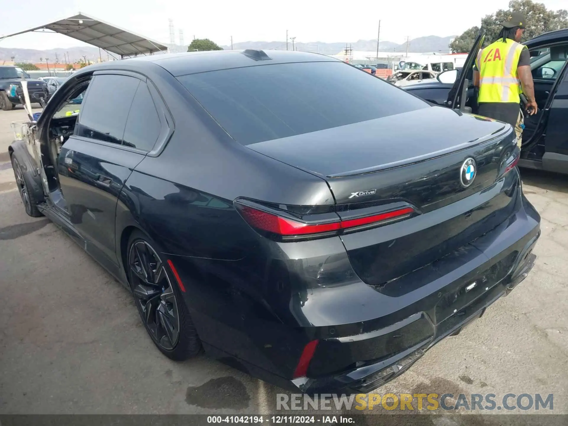 3 fotografías del automóvil dañado WBA33EJ02PCL90220 BMW 760 2023