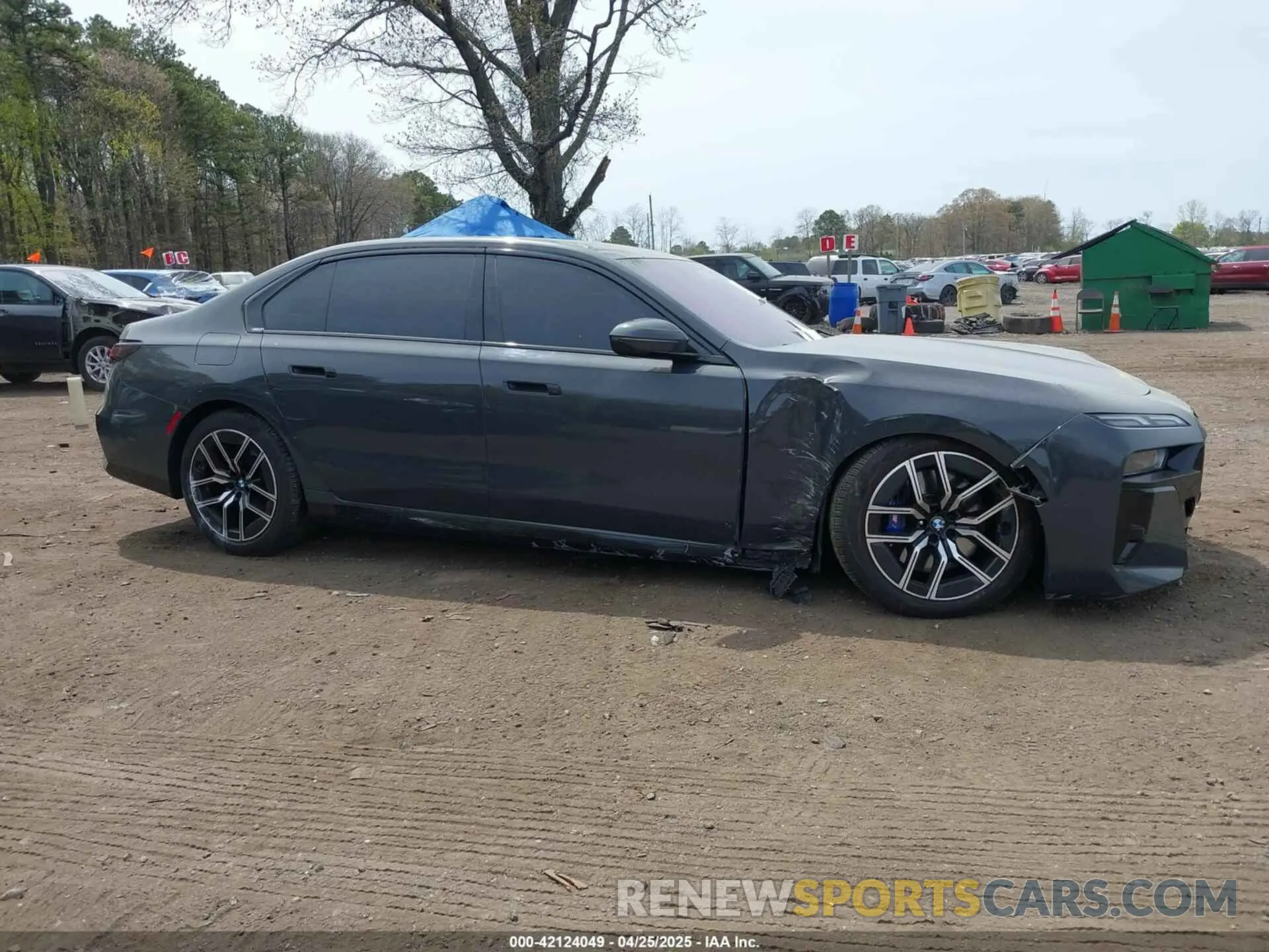 13 fotografías del automóvil dañado WBA33EJ06PCN52270 BMW 760 2023