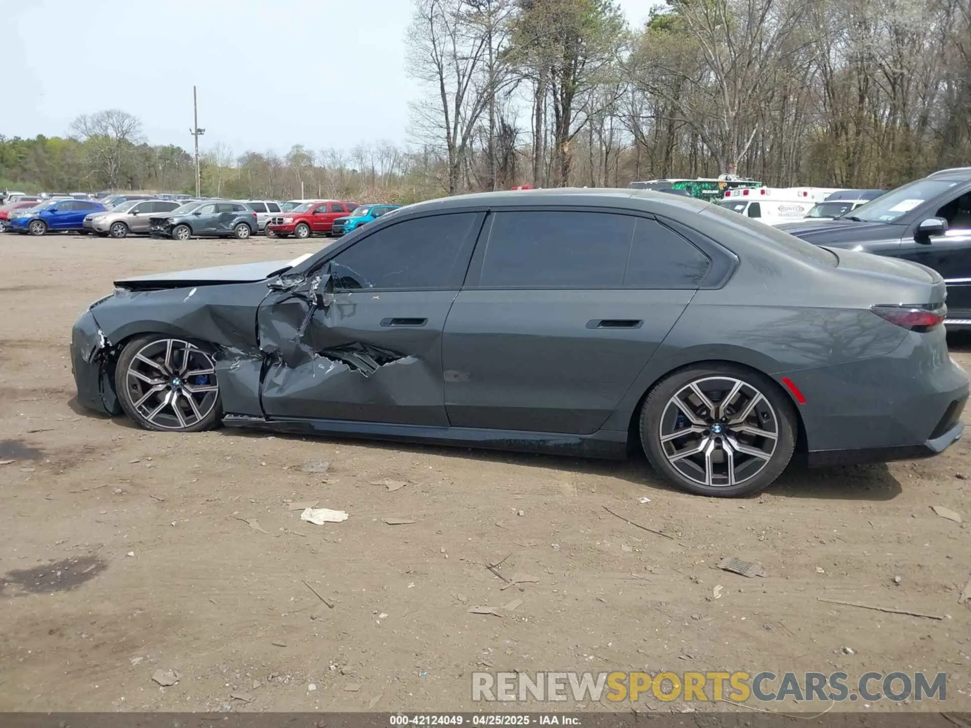 14 fotografías del automóvil dañado WBA33EJ06PCN52270 BMW 760 2023