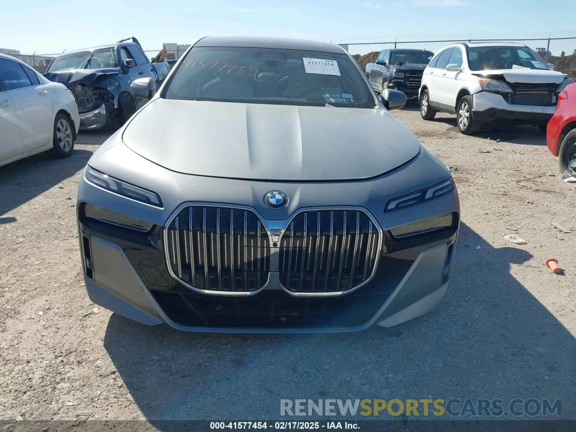 12 fotografías del automóvil dañado WBA33EJ07PCM90605 BMW 760 2023
