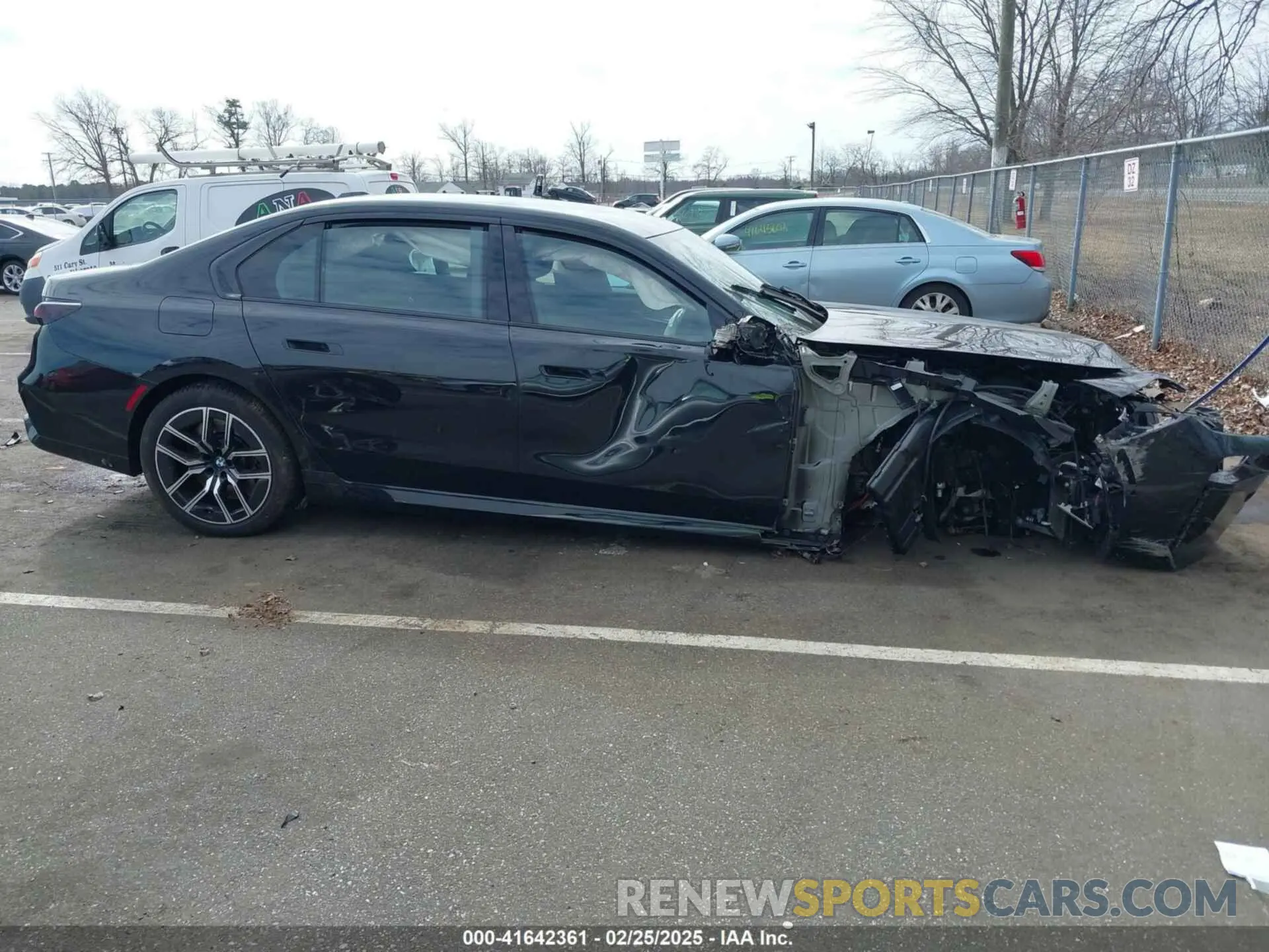 12 fotografías del automóvil dañado WBA33EJ07RCR15937 BMW 760 2024