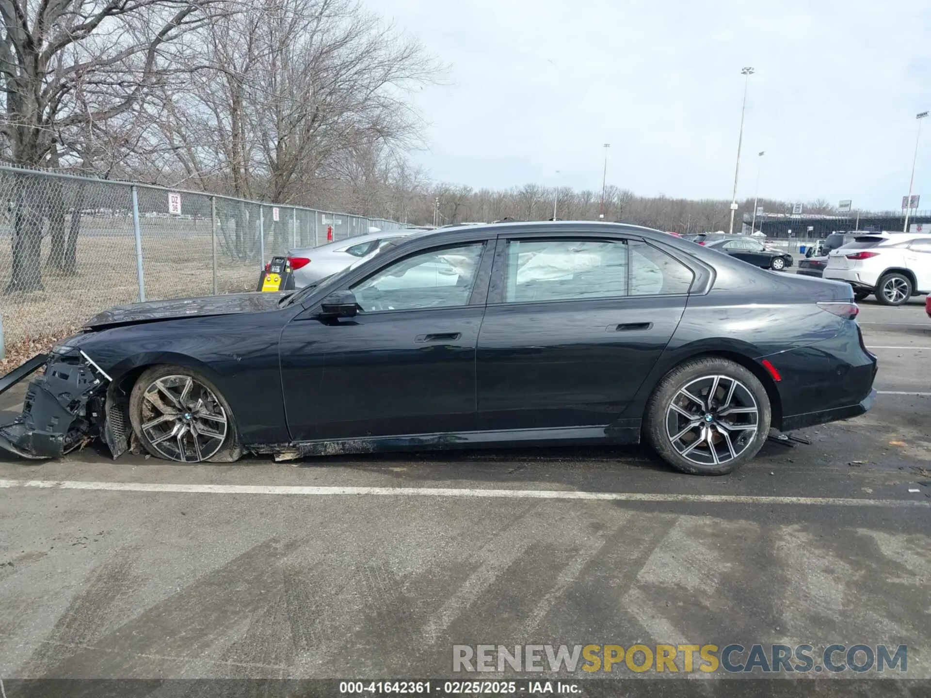 13 fotografías del automóvil dañado WBA33EJ07RCR15937 BMW 760 2024
