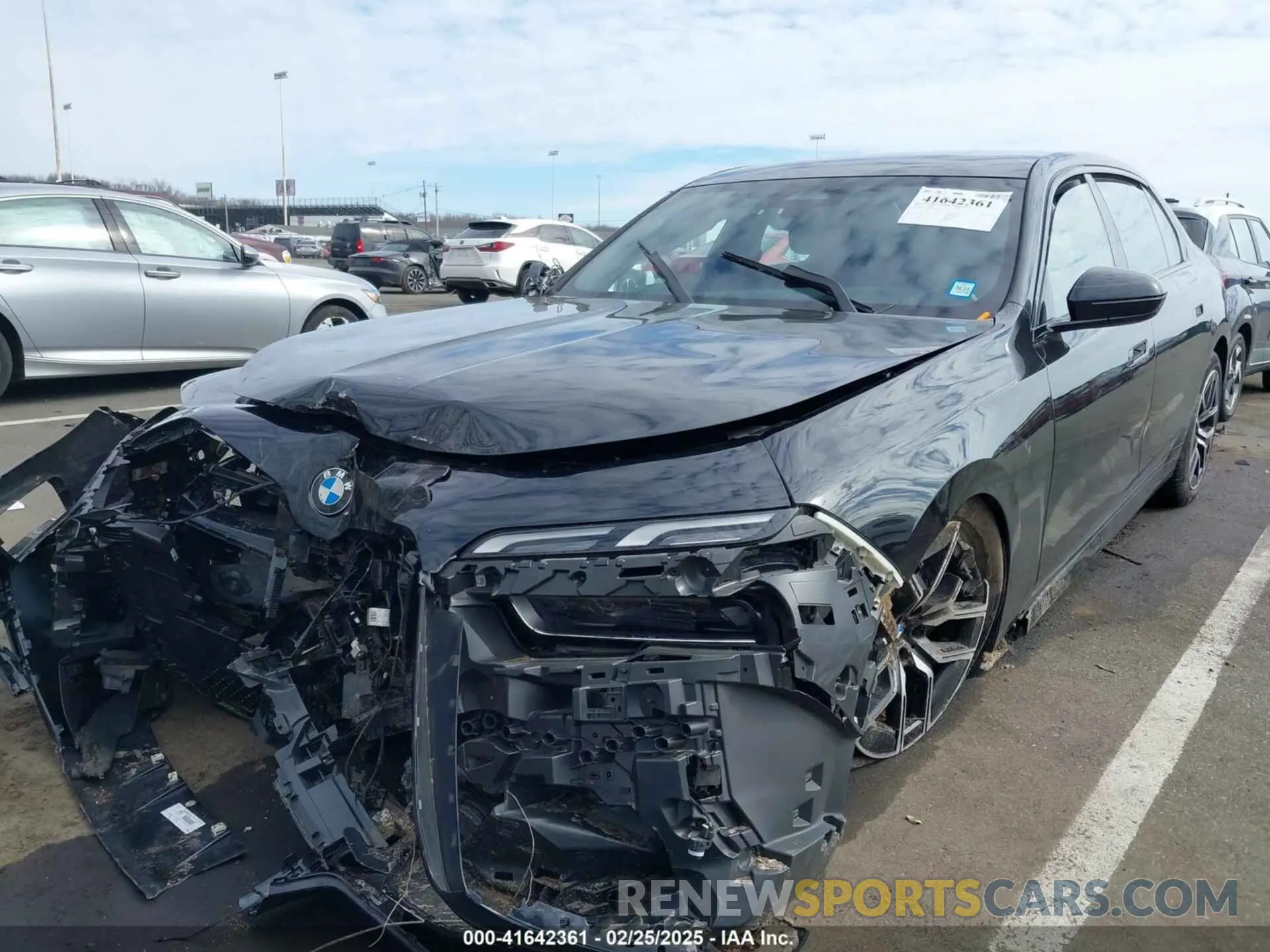 2 fotografías del automóvil dañado WBA33EJ07RCR15937 BMW 760 2024