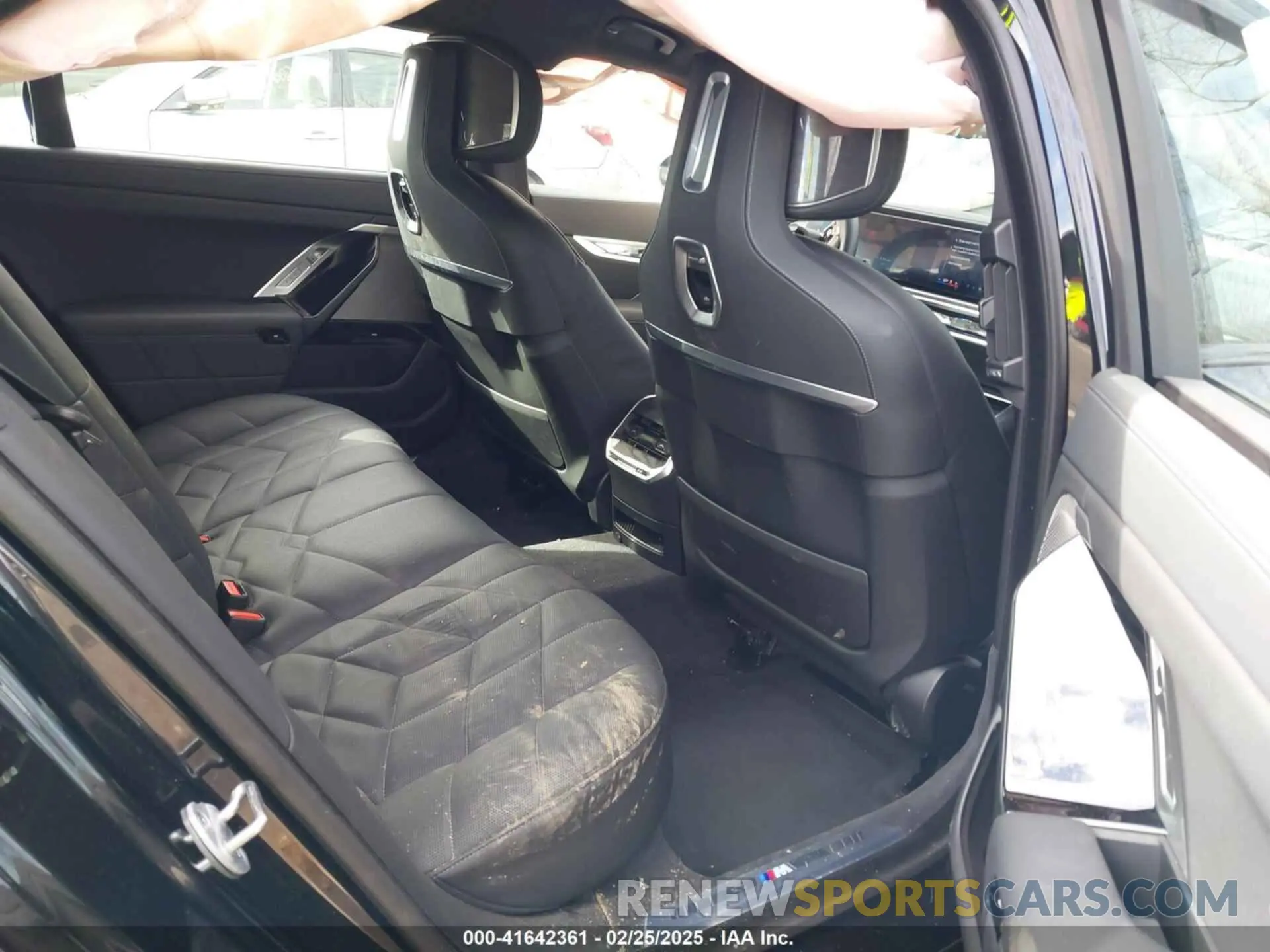8 fotografías del automóvil dañado WBA33EJ07RCR15937 BMW 760 2024