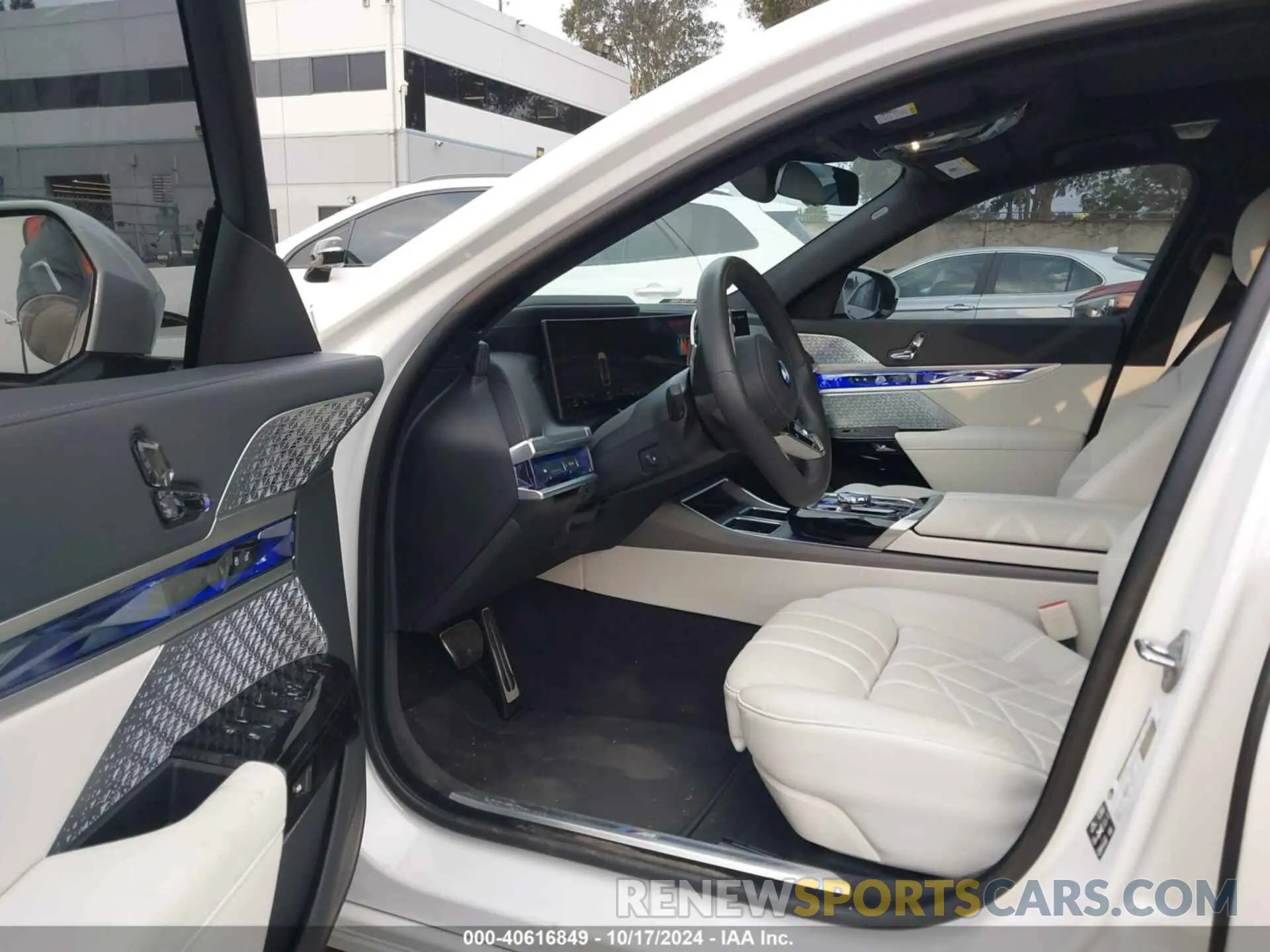 17 fotografías del automóvil dañado WBA33EJ08RCS39773 BMW 760 2024