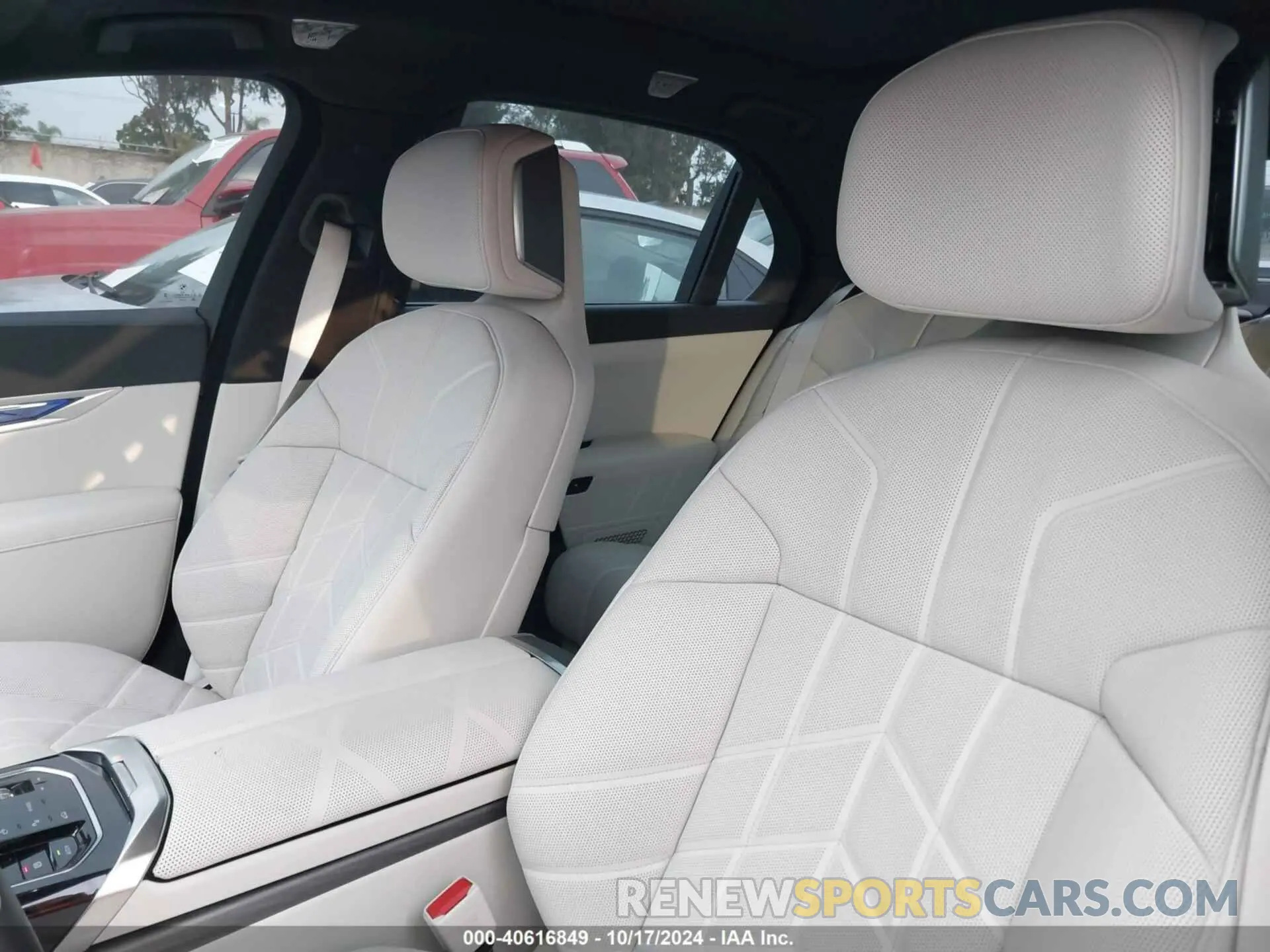 18 fotografías del automóvil dañado WBA33EJ08RCS39773 BMW 760 2024