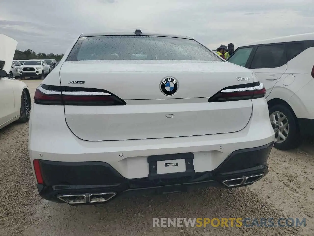 6 fotografías del automóvil dañado WBA33EJ01PCM58216 BMW 760 XI 2023