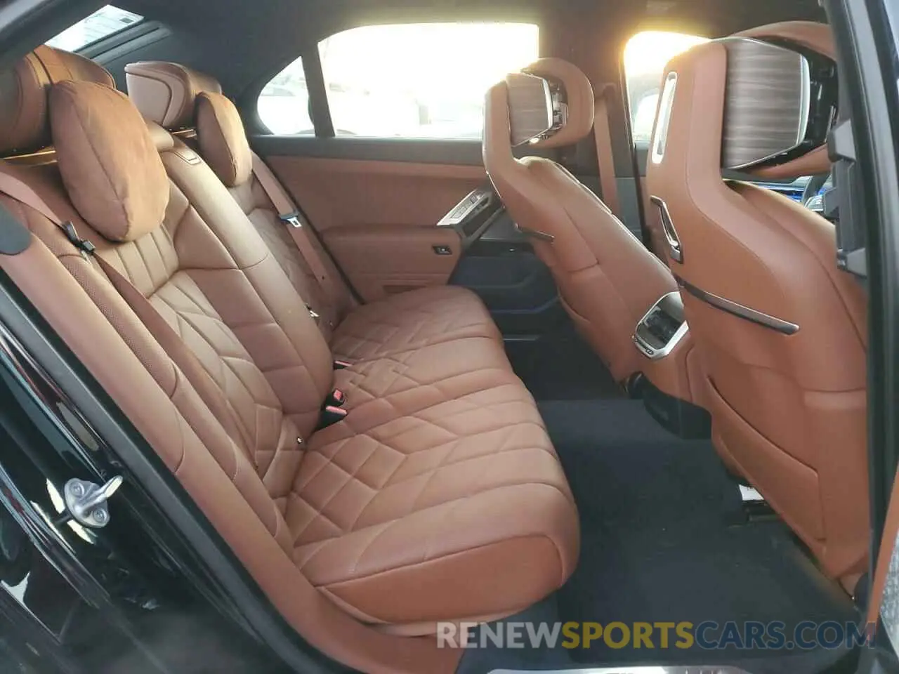 11 fotografías del automóvil dañado WBA33EJ07PCL55849 BMW 760 XI 2023