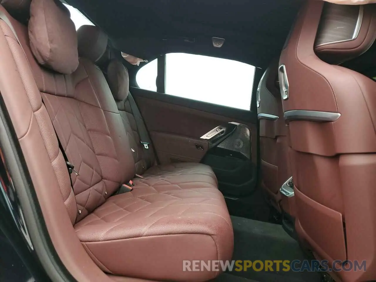 10 fotografías del automóvil dañado WBA33EJ08PCN83956 BMW 760 XI 2023