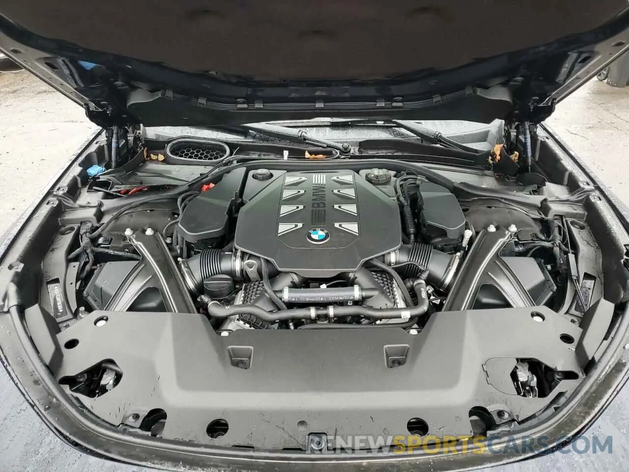 11 fotografías del automóvil dañado WBA33EJ08PCN83956 BMW 760 XI 2023