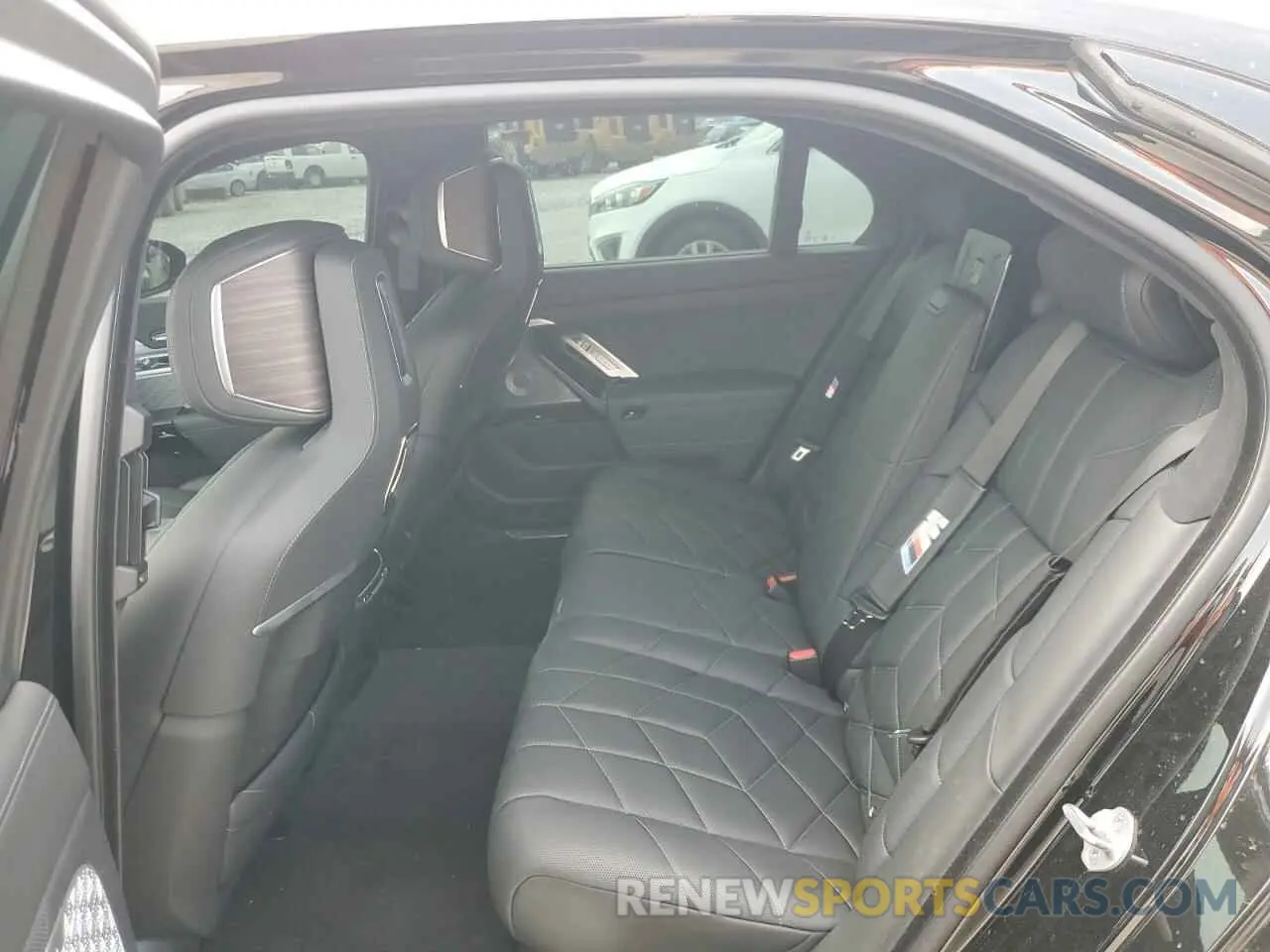 10 fotografías del automóvil dañado WBA33EJ02RCP63291 BMW 760 XI 2024