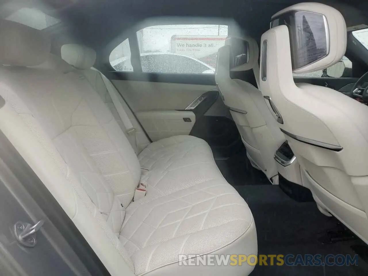 10 fotografías del automóvil dañado WBA33EJ03RCR99996 BMW 760 XI 2024