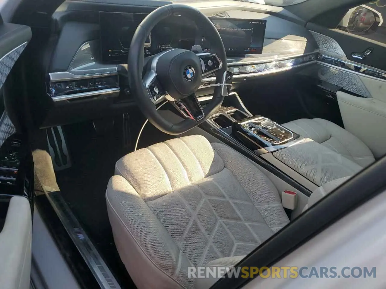 8 fotografías del automóvil dañado WBA33EJ06RCP19505 BMW 760 XI 2024