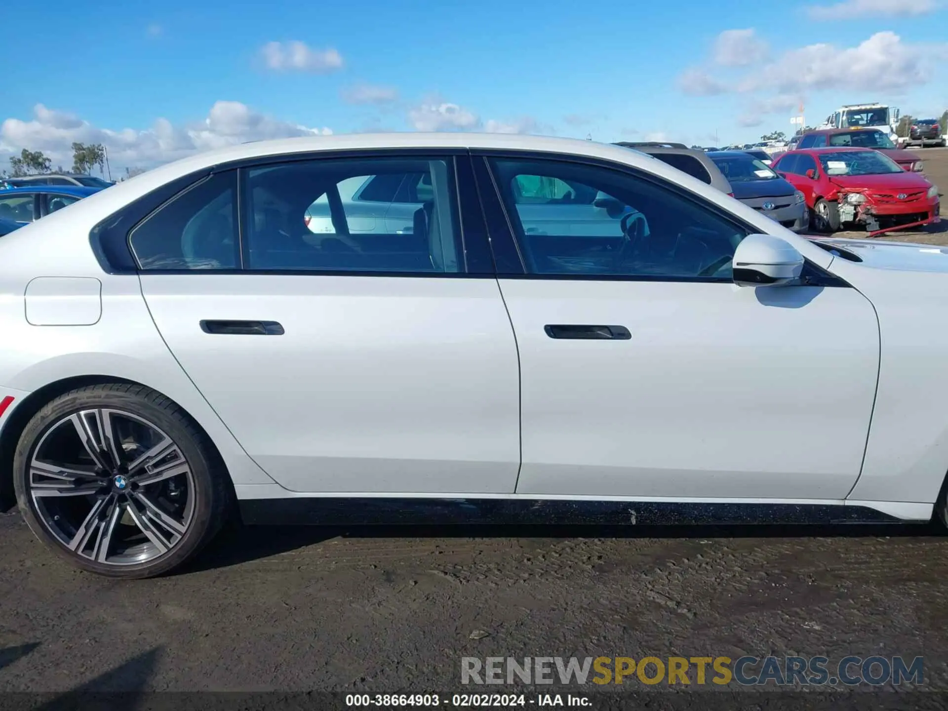 13 fotografías del automóvil dañado WBA33EJ00PCM11386 BMW 760I 2023
