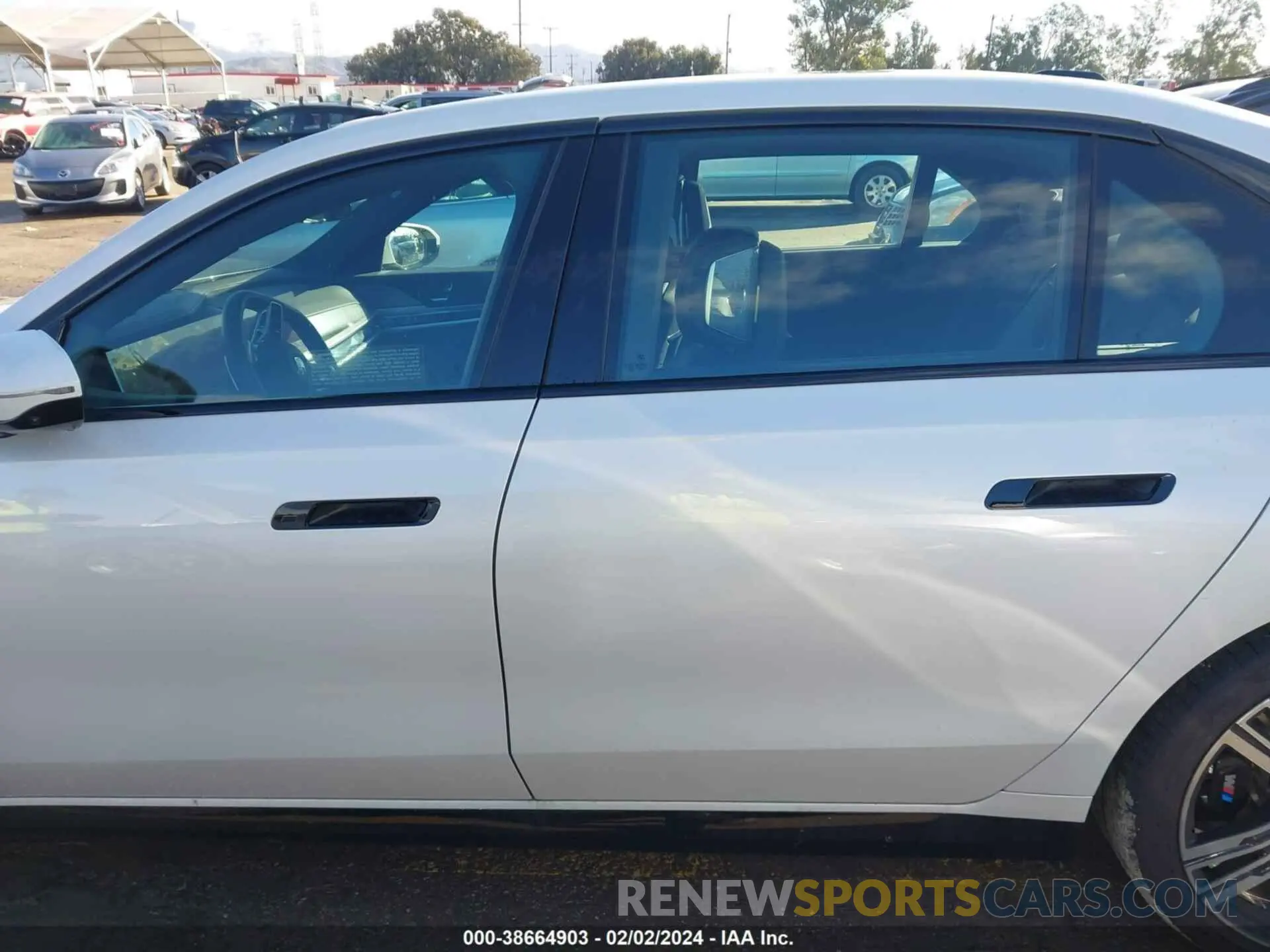 14 fotografías del automóvil dañado WBA33EJ00PCM11386 BMW 760I 2023
