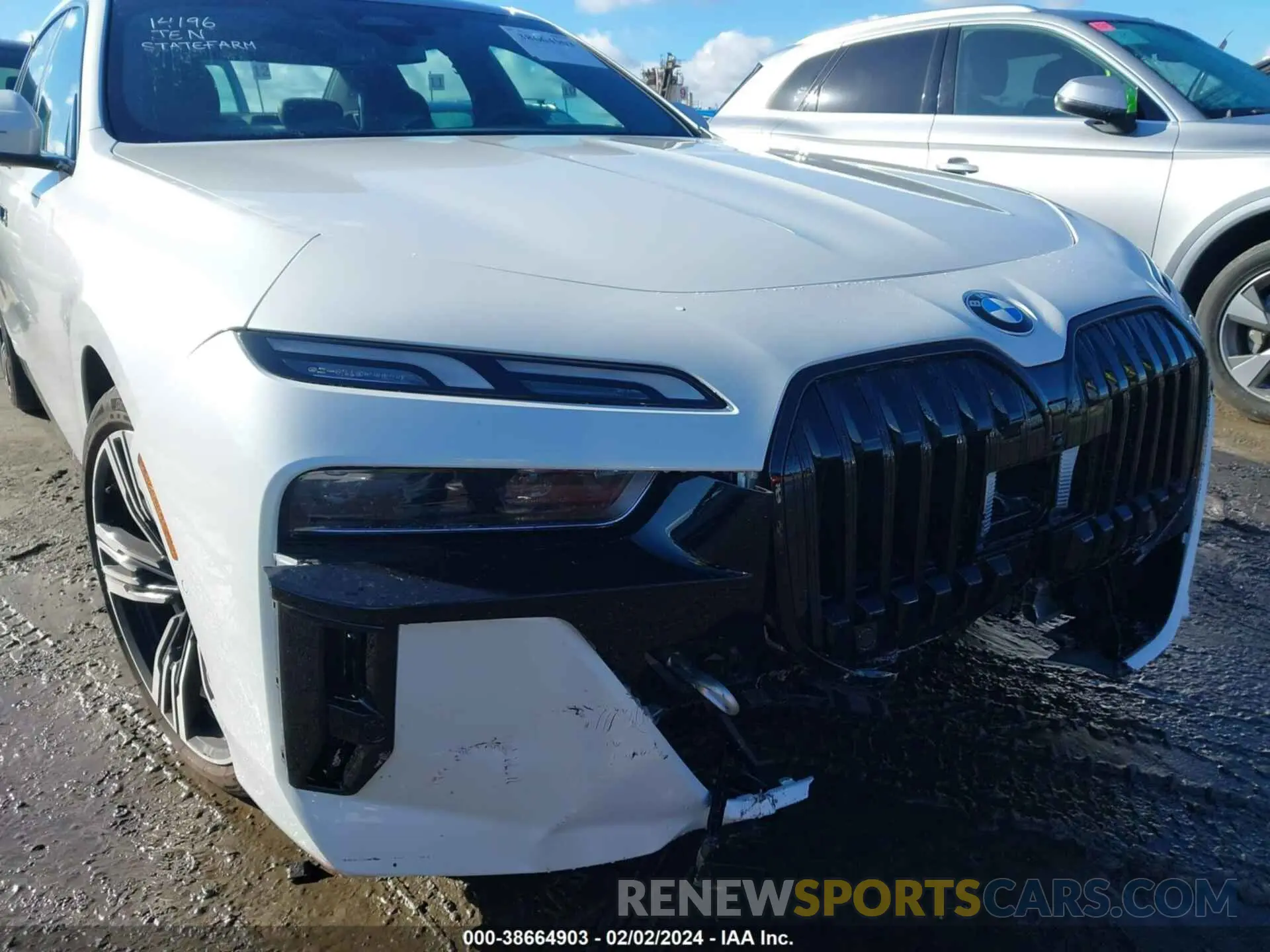 6 fotografías del automóvil dañado WBA33EJ00PCM11386 BMW 760I 2023