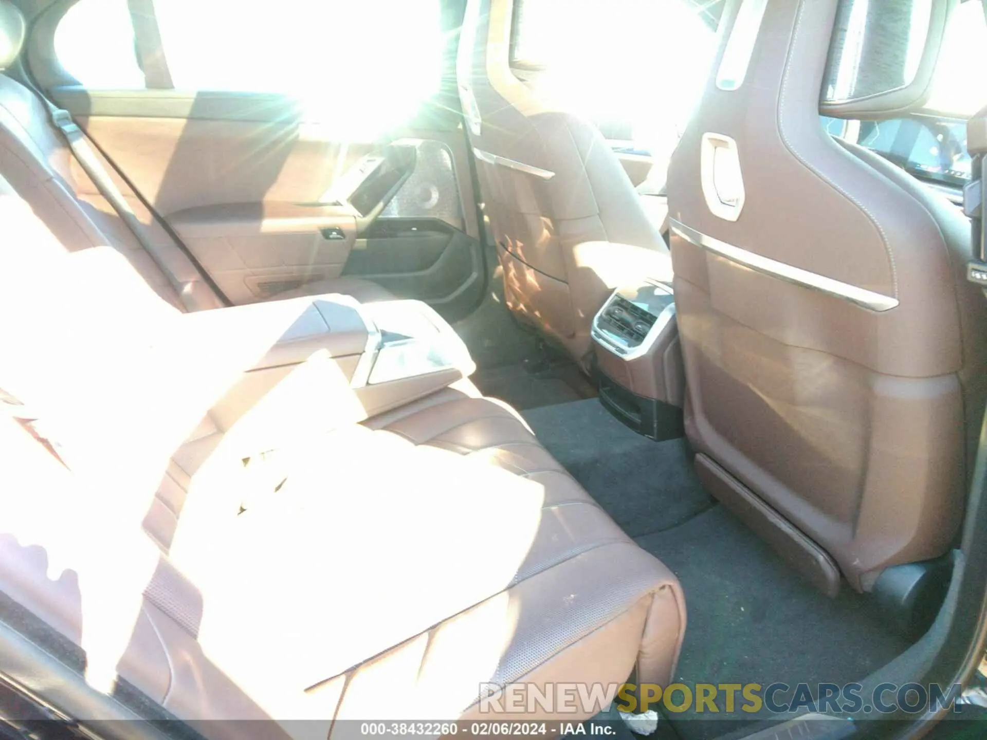 8 fotografías del automóvil dañado WBA33EJ02PCM34328 BMW 760I 2023