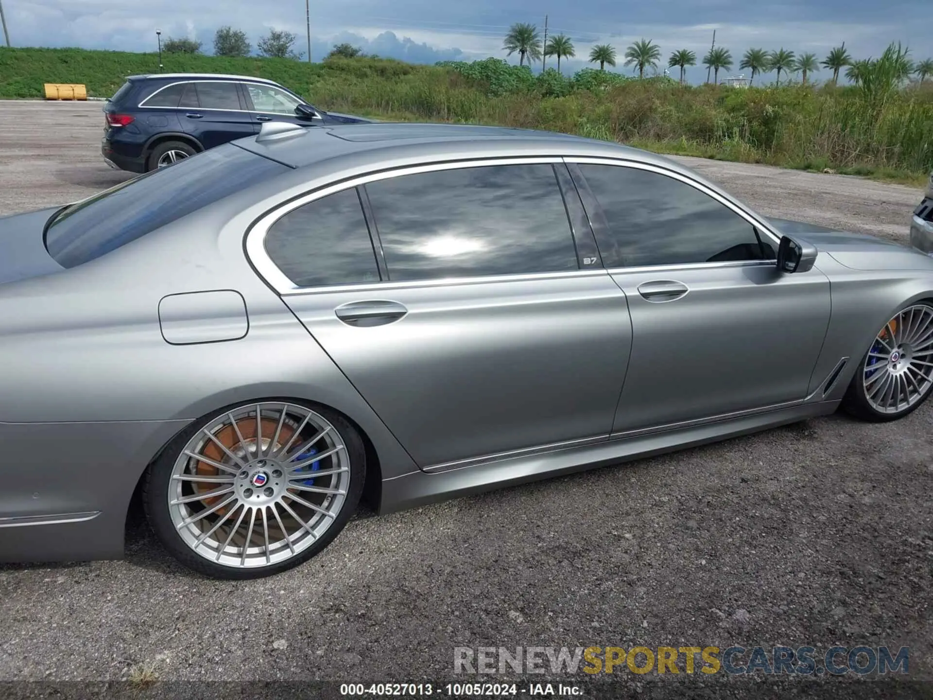 13 fotografías del automóvil dañado WBA7F2C15KB242459 BMW ALPINA B7 2019