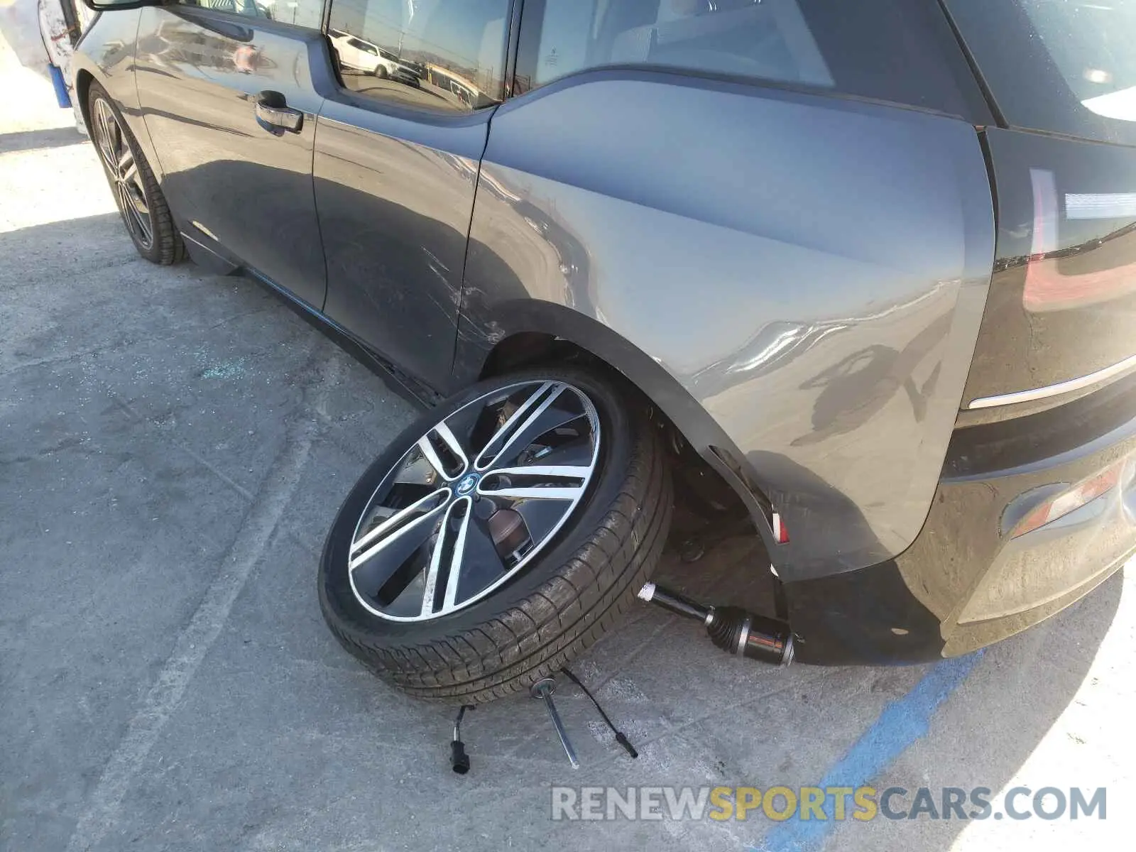 9 fotografías del automóvil dañado WBY8P2C02M7J69650 BMW I SERIES 2021