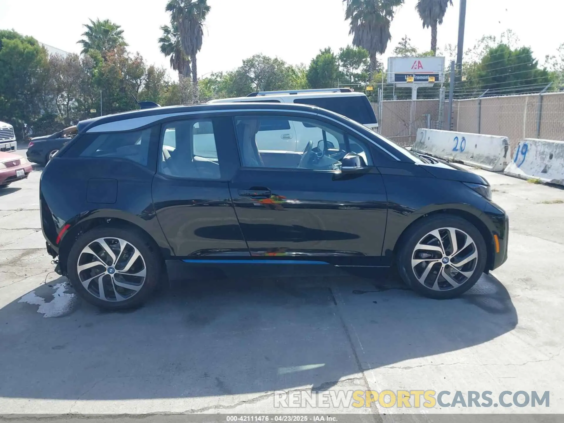 14 fotografías del automóvil dañado WBY8P2C04M7J50324 BMW I3 2021