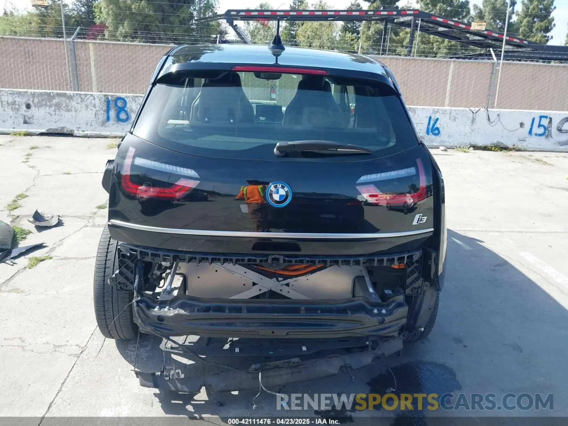 17 fotografías del automóvil dañado WBY8P2C04M7J50324 BMW I3 2021