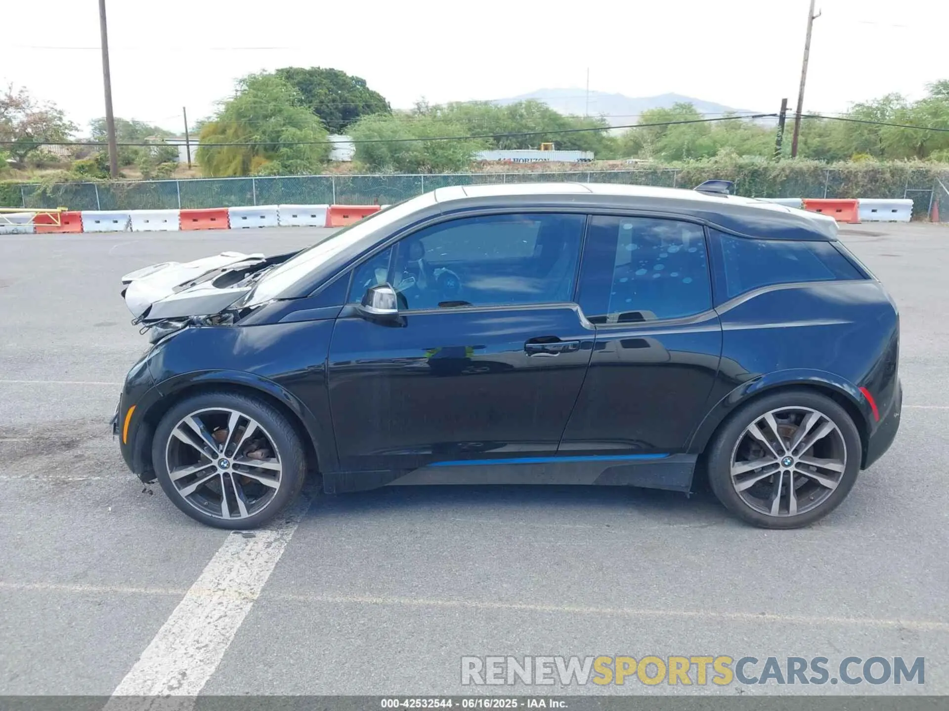 14 fotografías del automóvil dañado WBY8P6C52K7D94279 BMW I3S 2019
