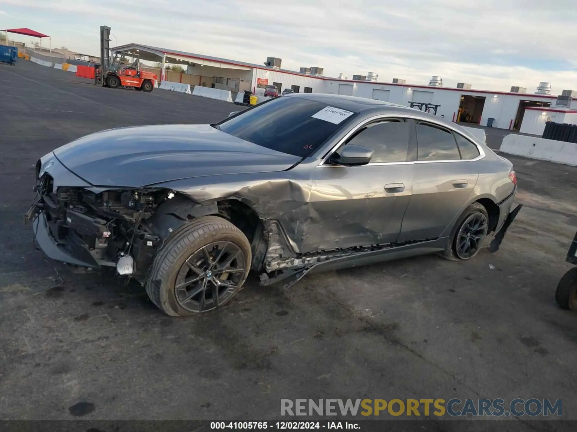 13 fotografías del automóvil dañado WBY73AW06NFN11783 BMW I4 2022