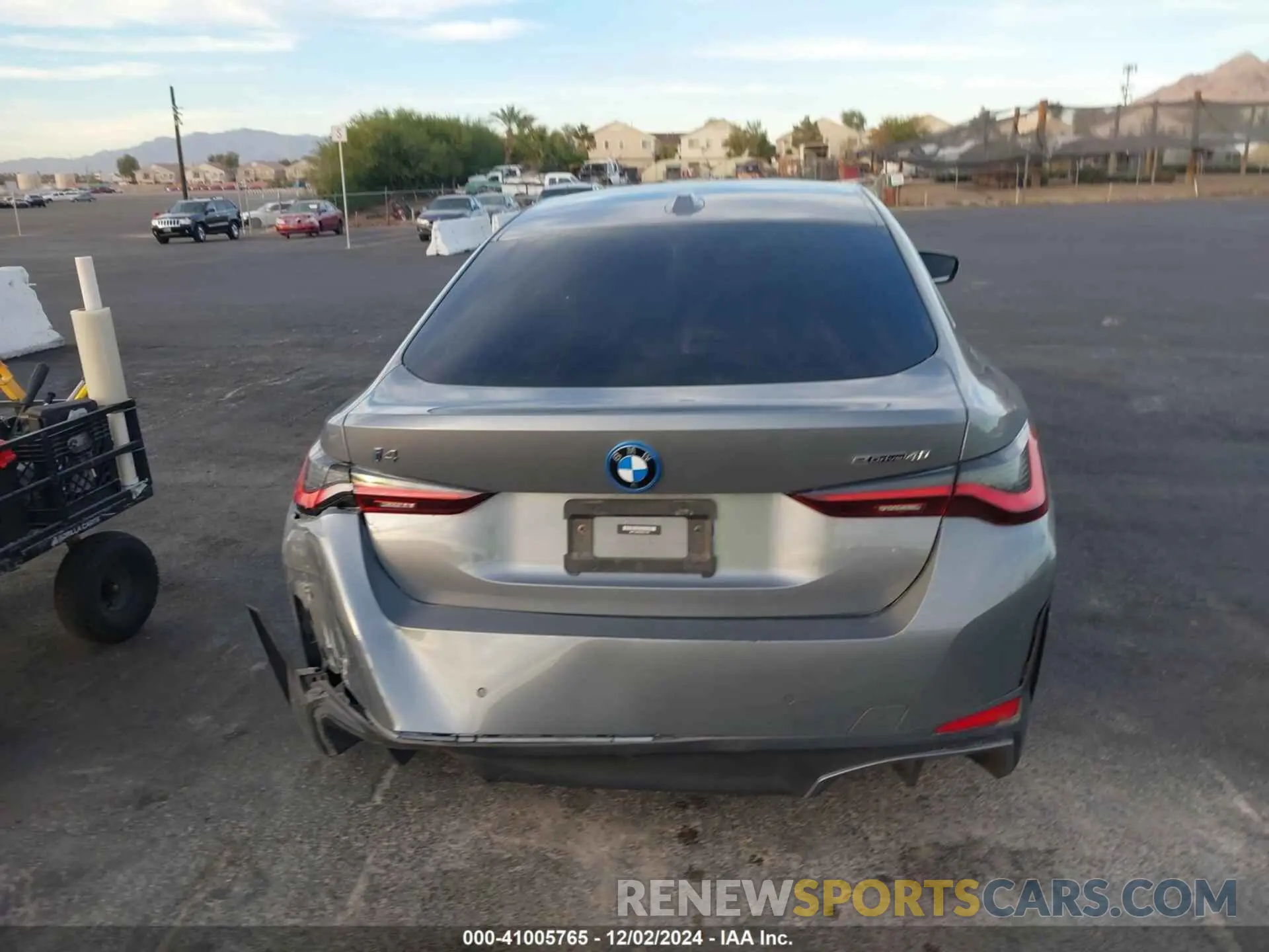 15 fotografías del automóvil dañado WBY73AW06NFN11783 BMW I4 2022