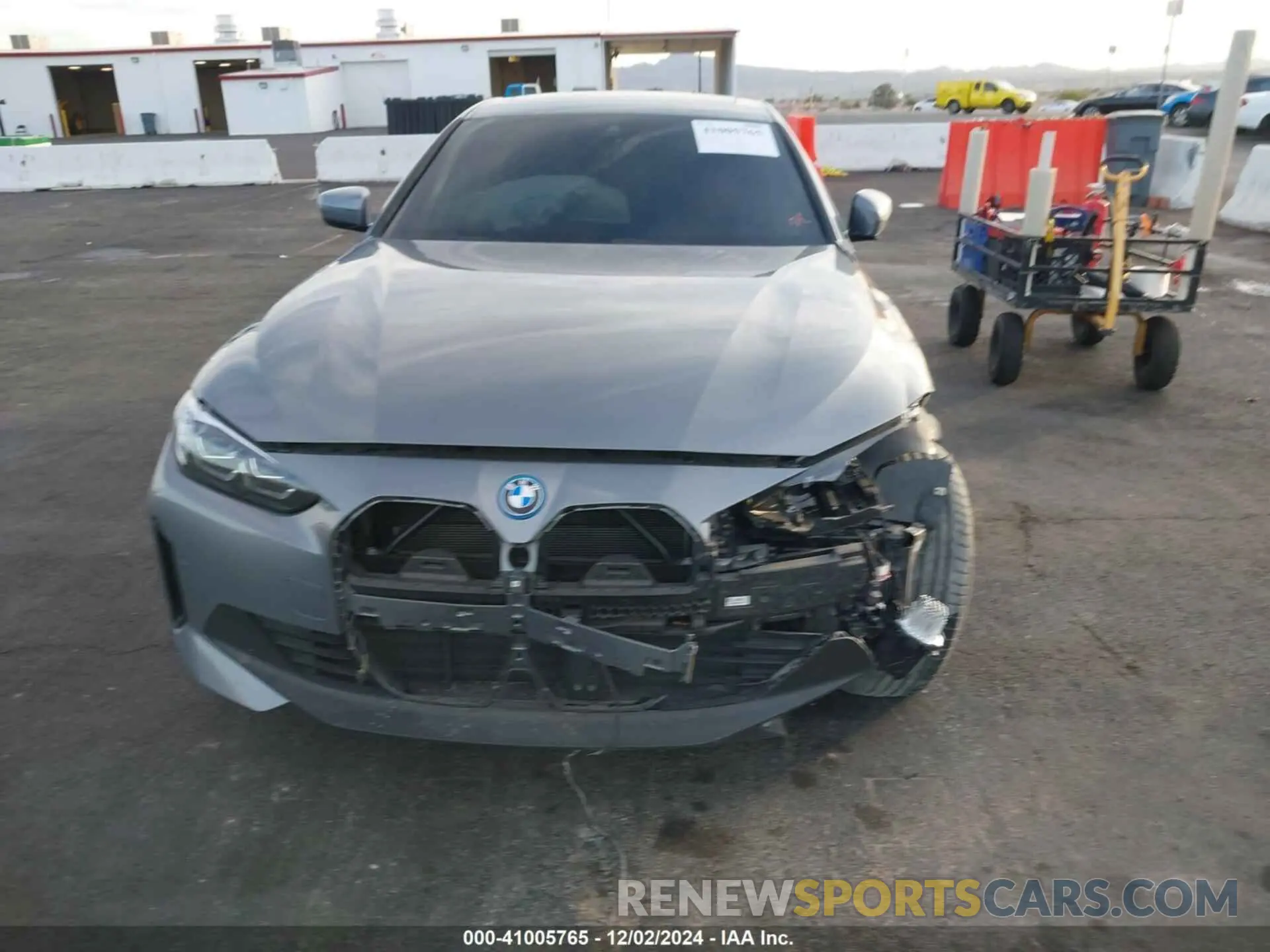 18 fotografías del automóvil dañado WBY73AW06NFN11783 BMW I4 2022