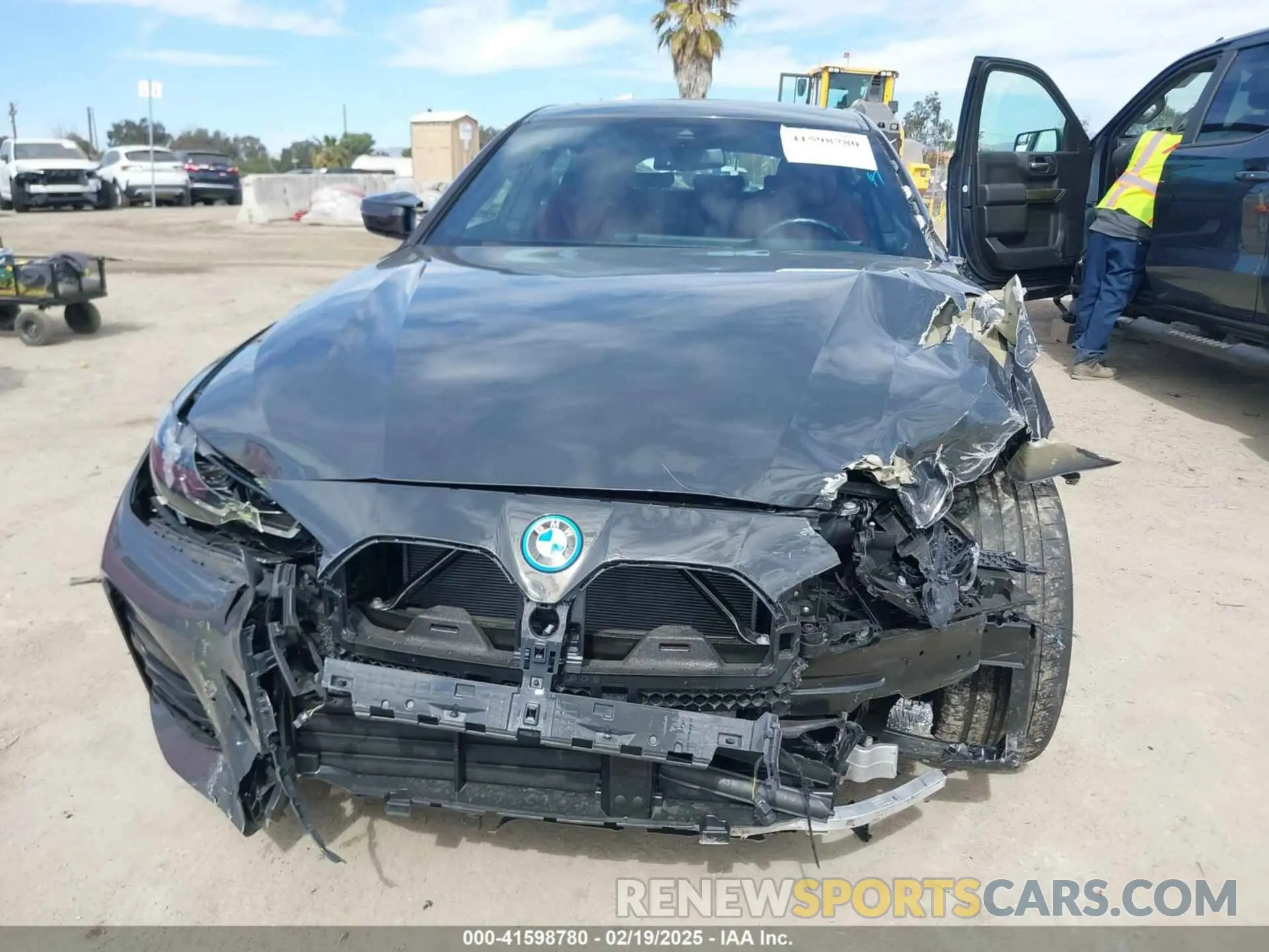 12 fotografías del automóvil dañado WBY33AW01PFR39908 BMW I4 2023