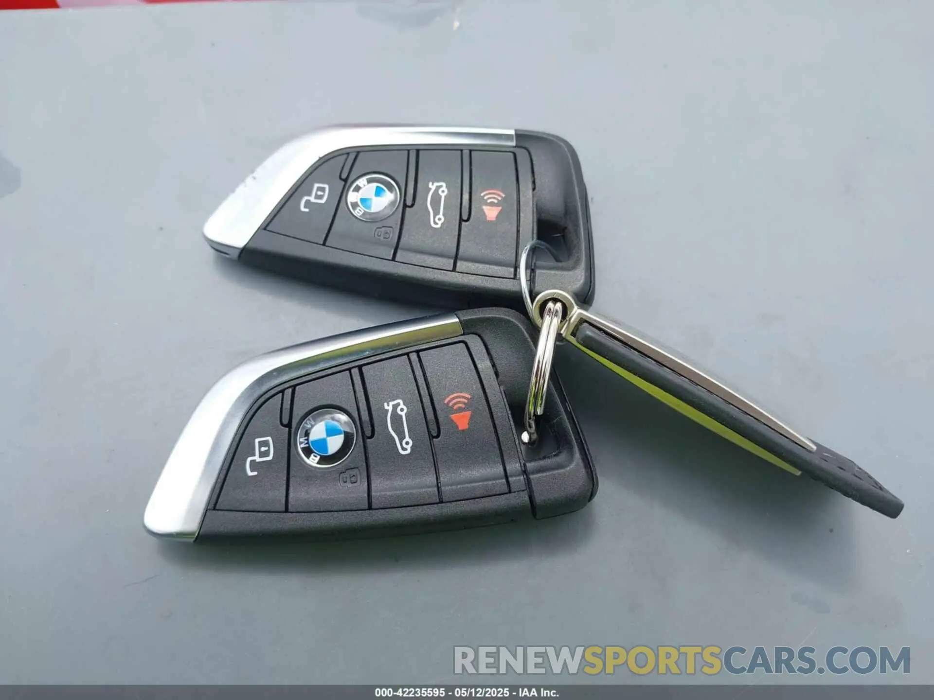 11 fotografías del automóvil dañado WBY43AW04PFP57379 BMW I4 2023