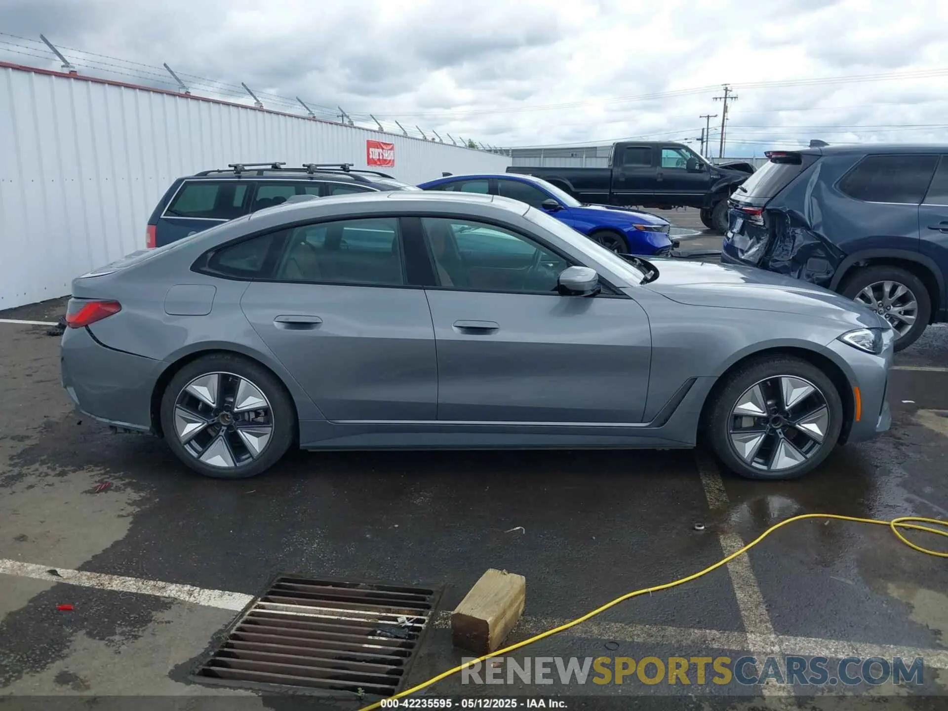 13 fotografías del automóvil dañado WBY43AW04PFP57379 BMW I4 2023