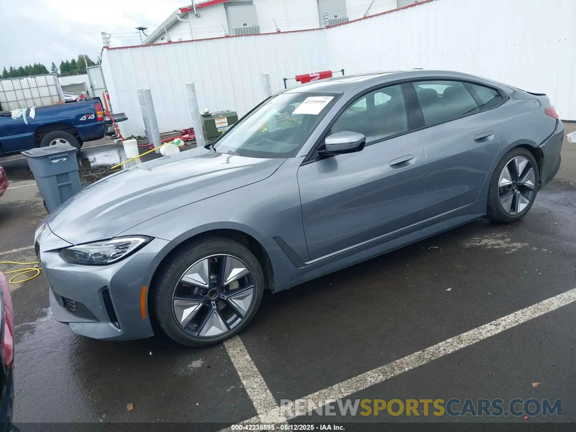 2 fotografías del automóvil dañado WBY43AW04PFP57379 BMW I4 2023