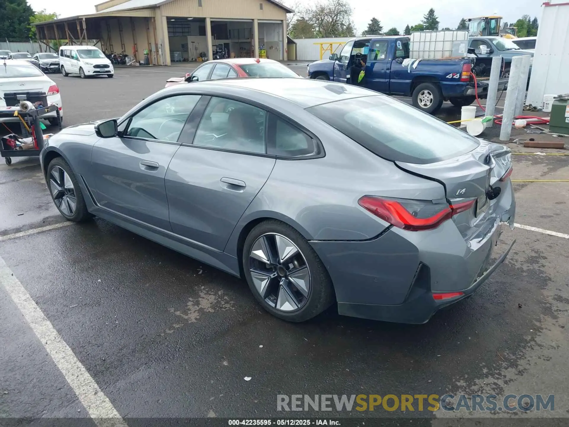 3 fotografías del automóvil dañado WBY43AW04PFP57379 BMW I4 2023