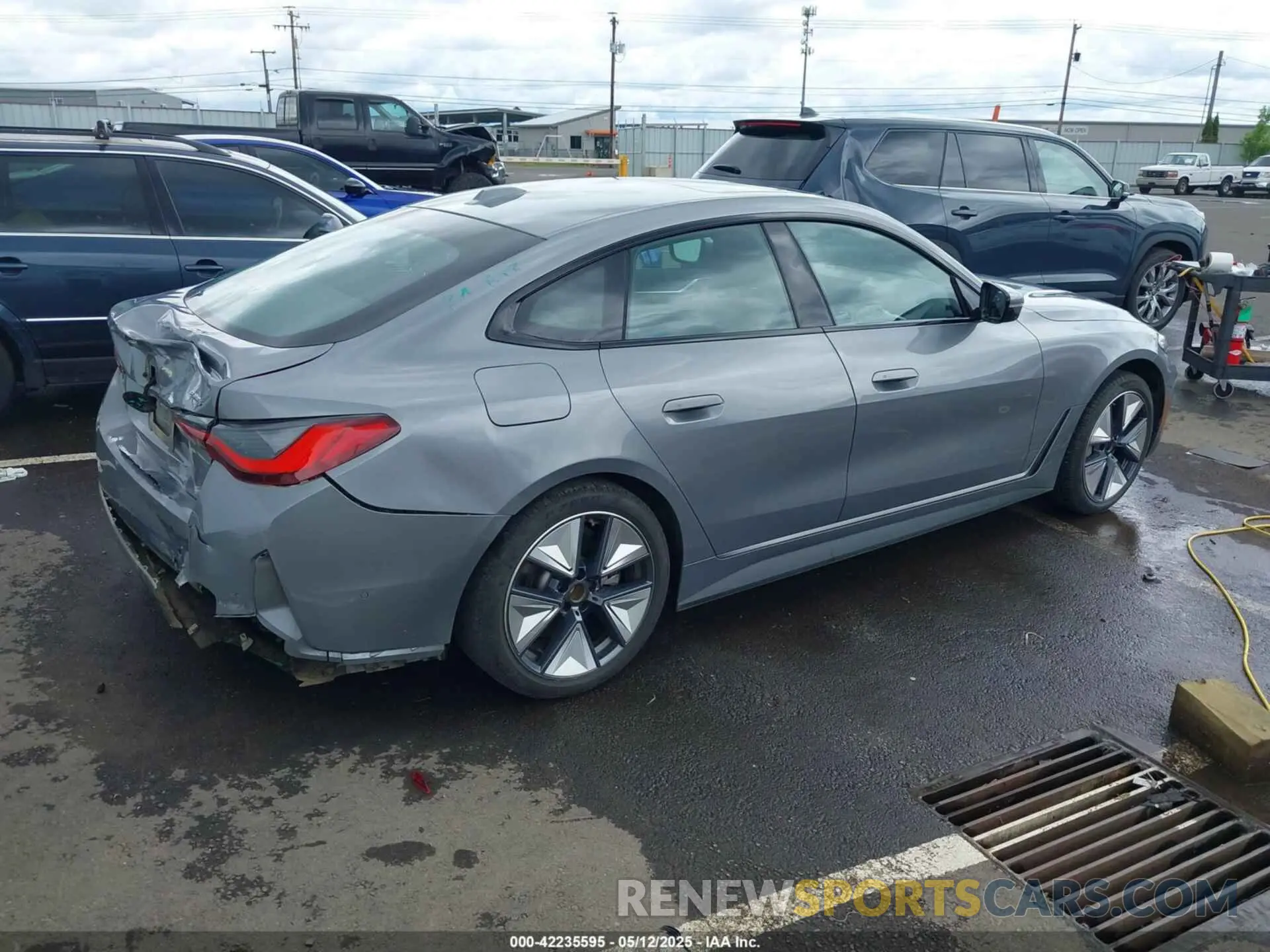 4 fotografías del automóvil dañado WBY43AW04PFP57379 BMW I4 2023