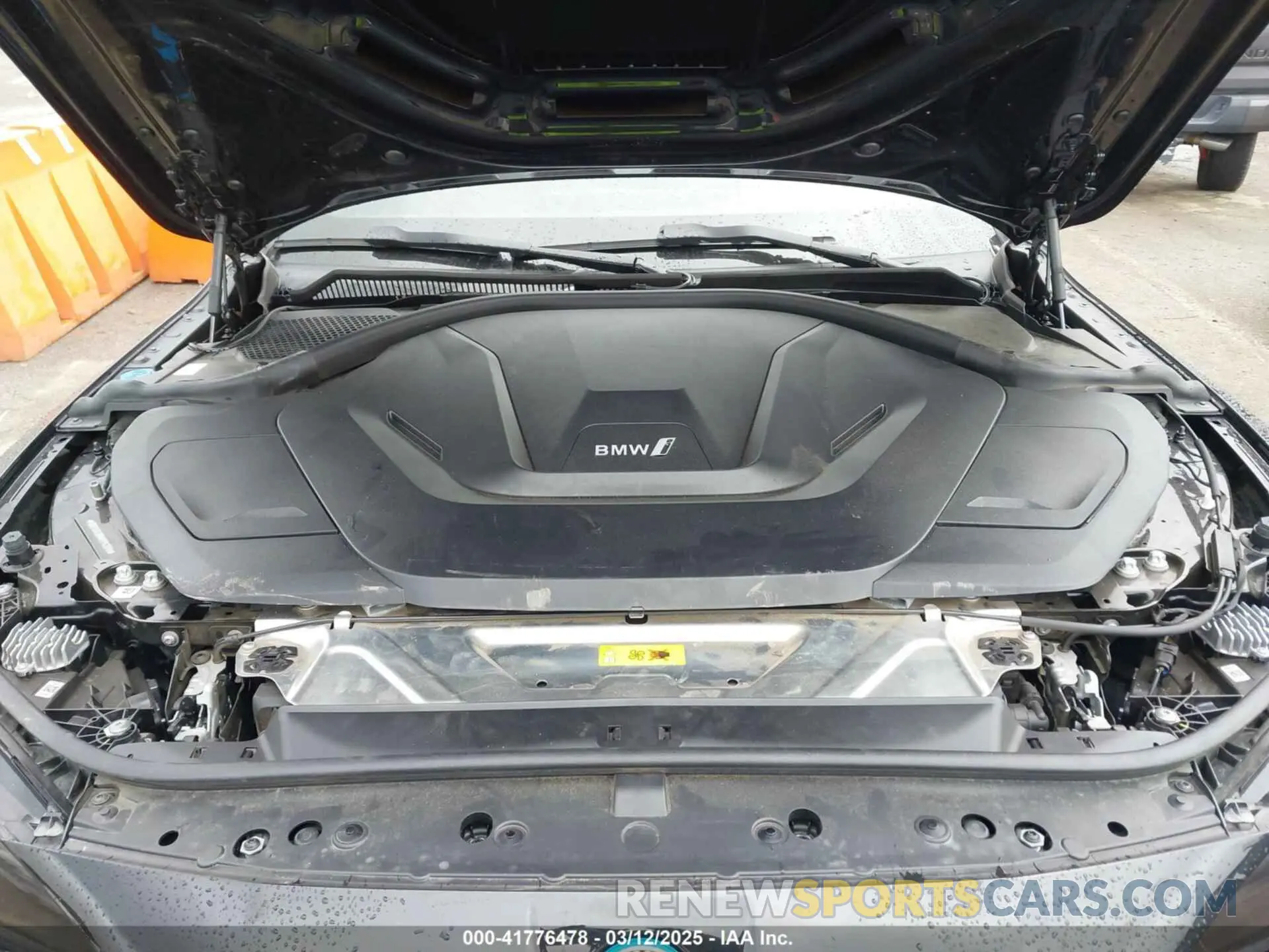 10 fotografías del automóvil dañado WBY43AW04PFP61870 BMW I4 2023