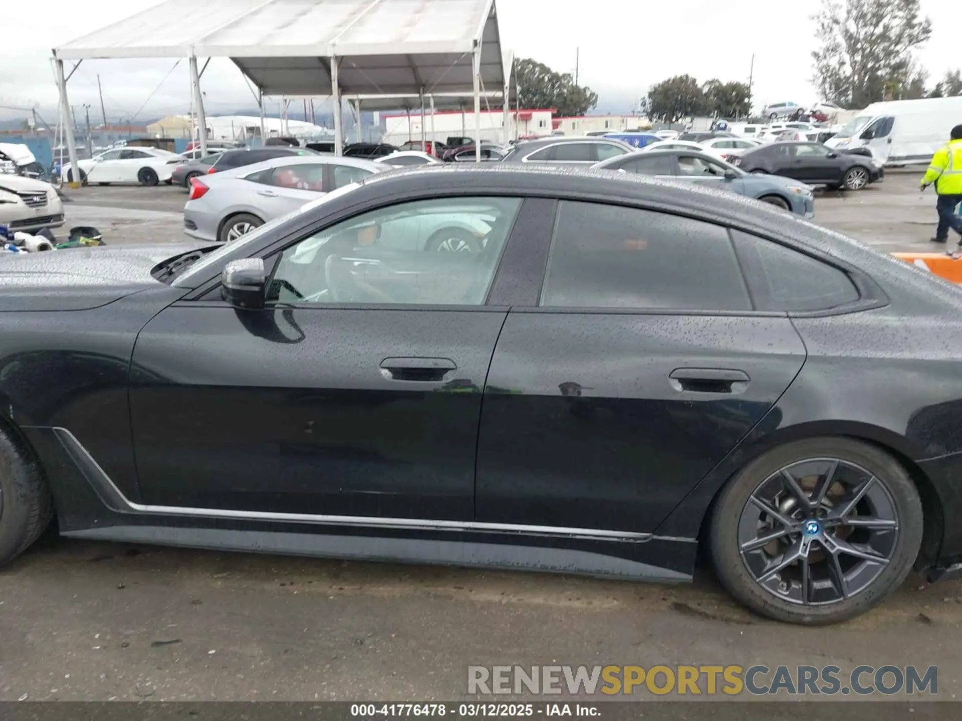 14 fotografías del automóvil dañado WBY43AW04PFP61870 BMW I4 2023
