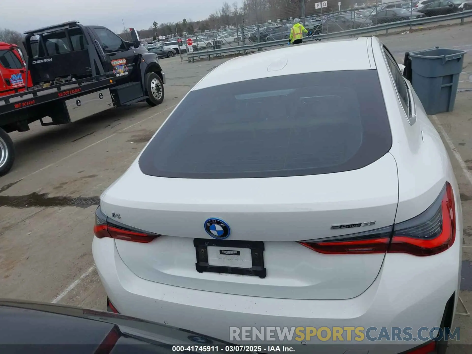 17 fotografías del automóvil dañado WBY43AW04PFP70309 BMW I4 2023