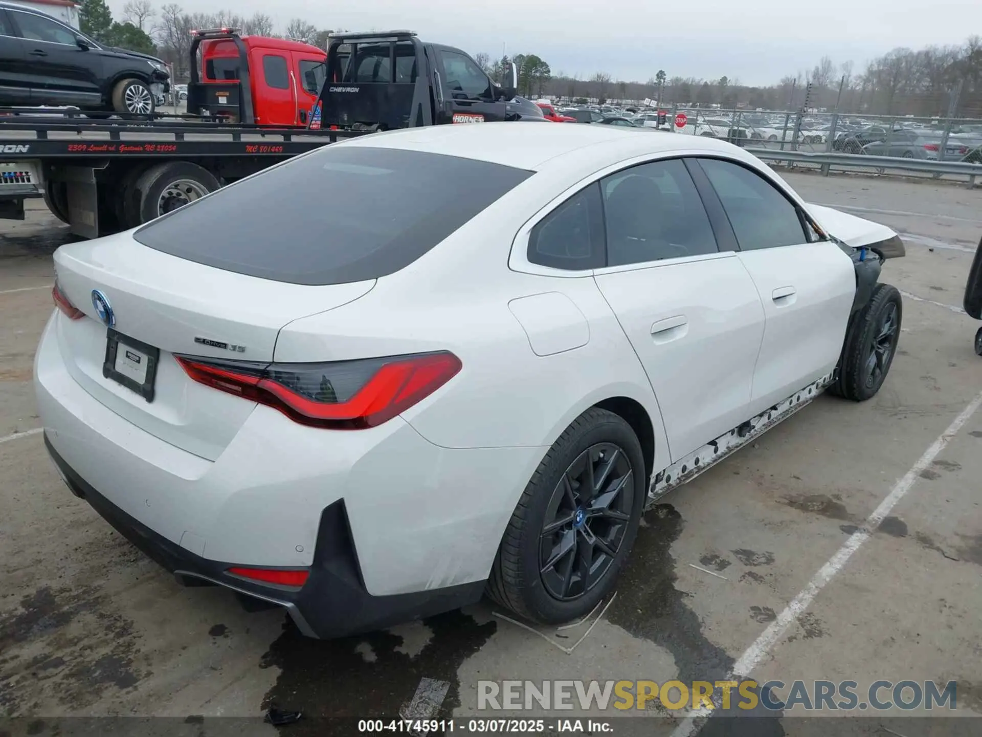 4 fotografías del automóvil dañado WBY43AW04PFP70309 BMW I4 2023