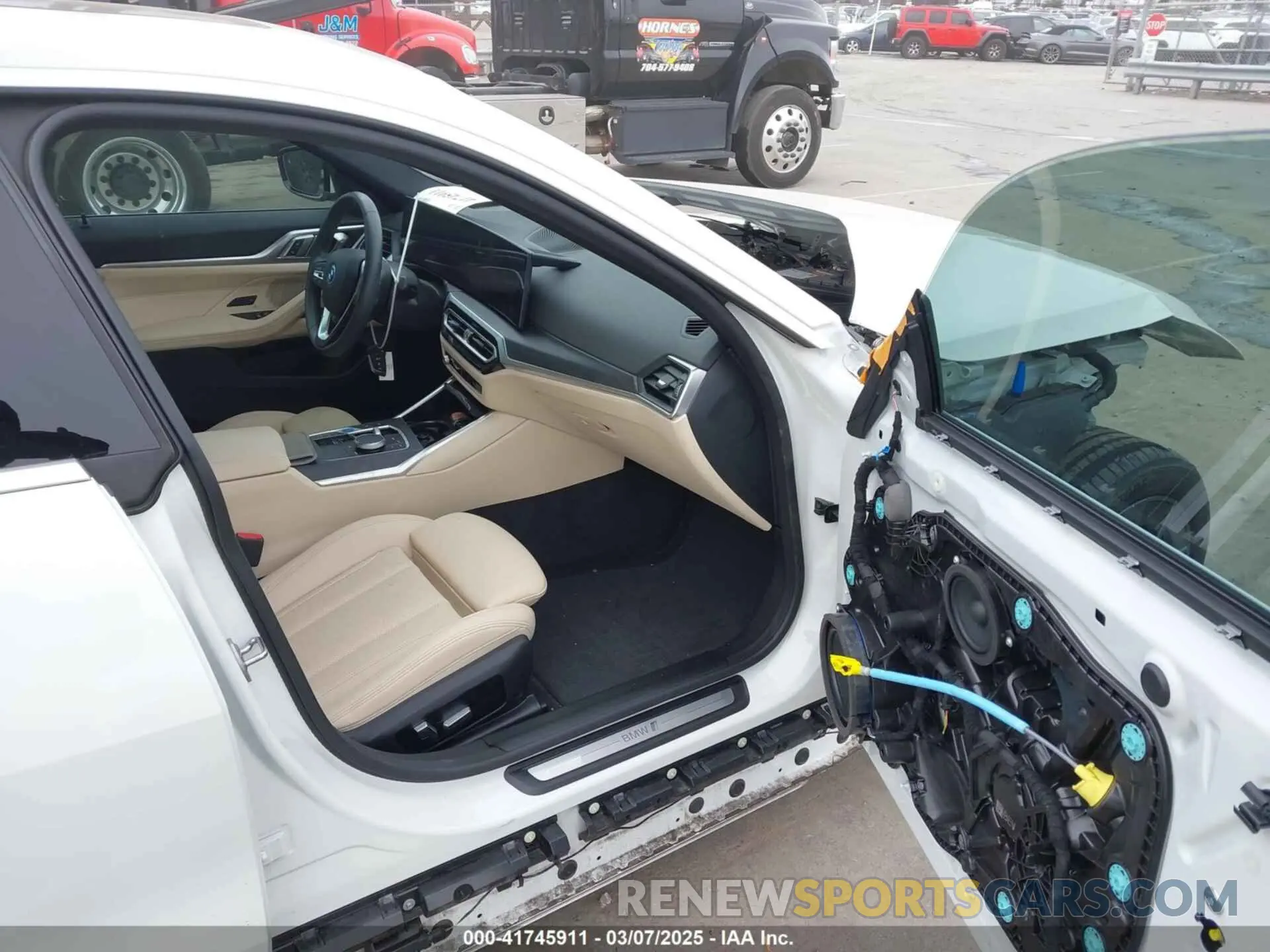 5 fotografías del automóvil dañado WBY43AW04PFP70309 BMW I4 2023