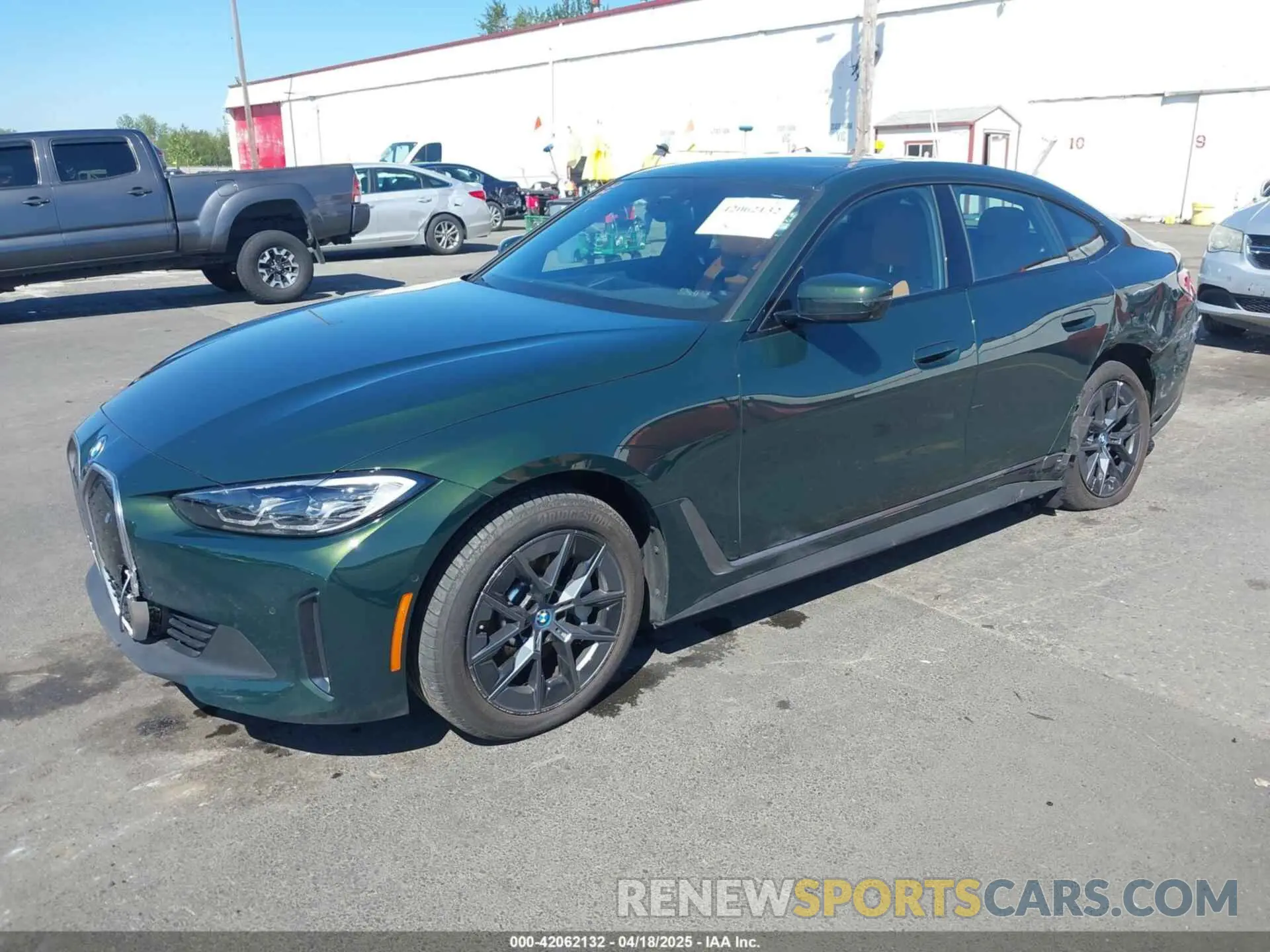 2 fotografías del automóvil dañado WBY43AW04PFR33718 BMW I4 2023