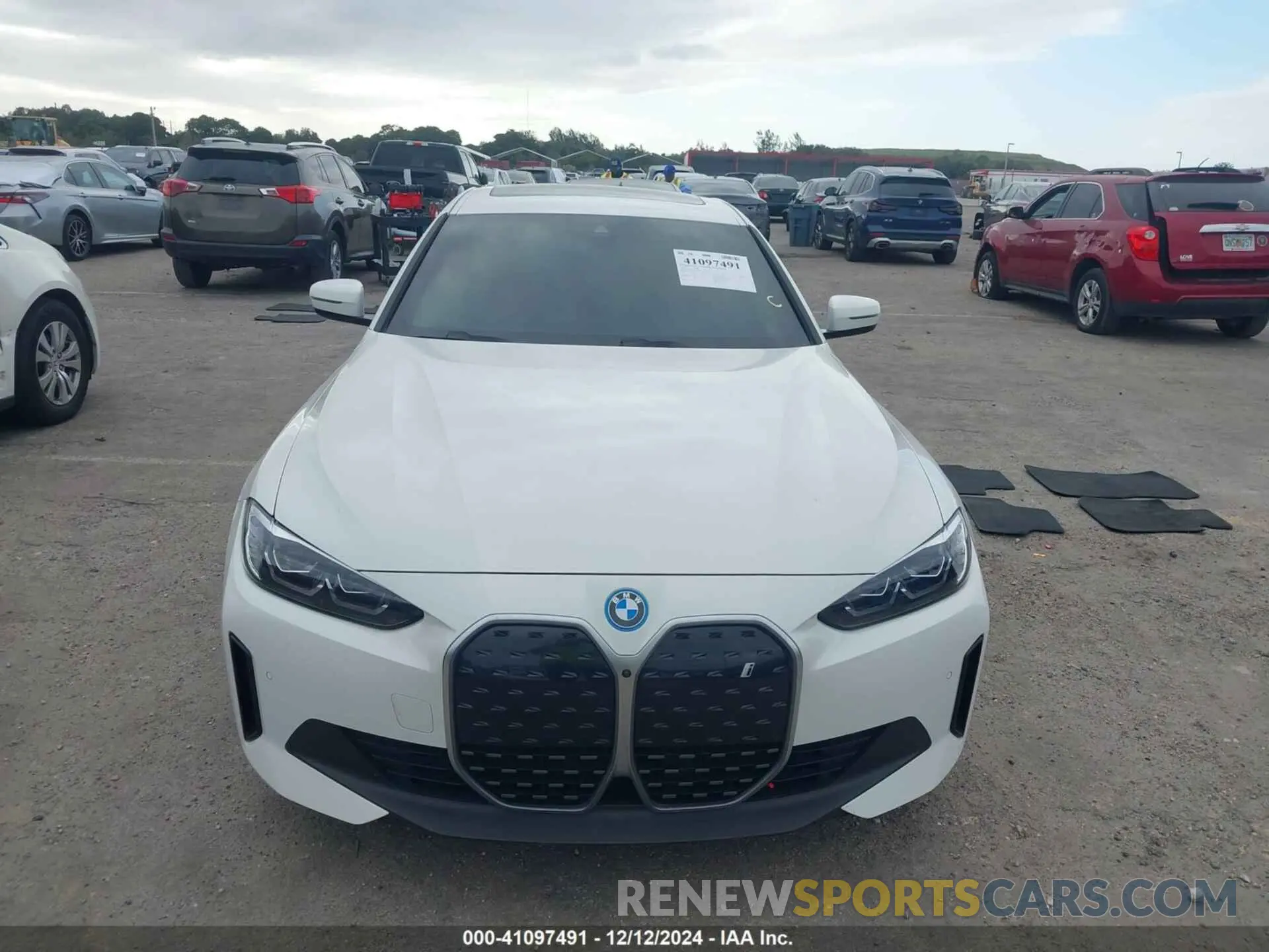 12 fotografías del automóvil dañado WBY73AW02PFP24894 BMW I4 2023