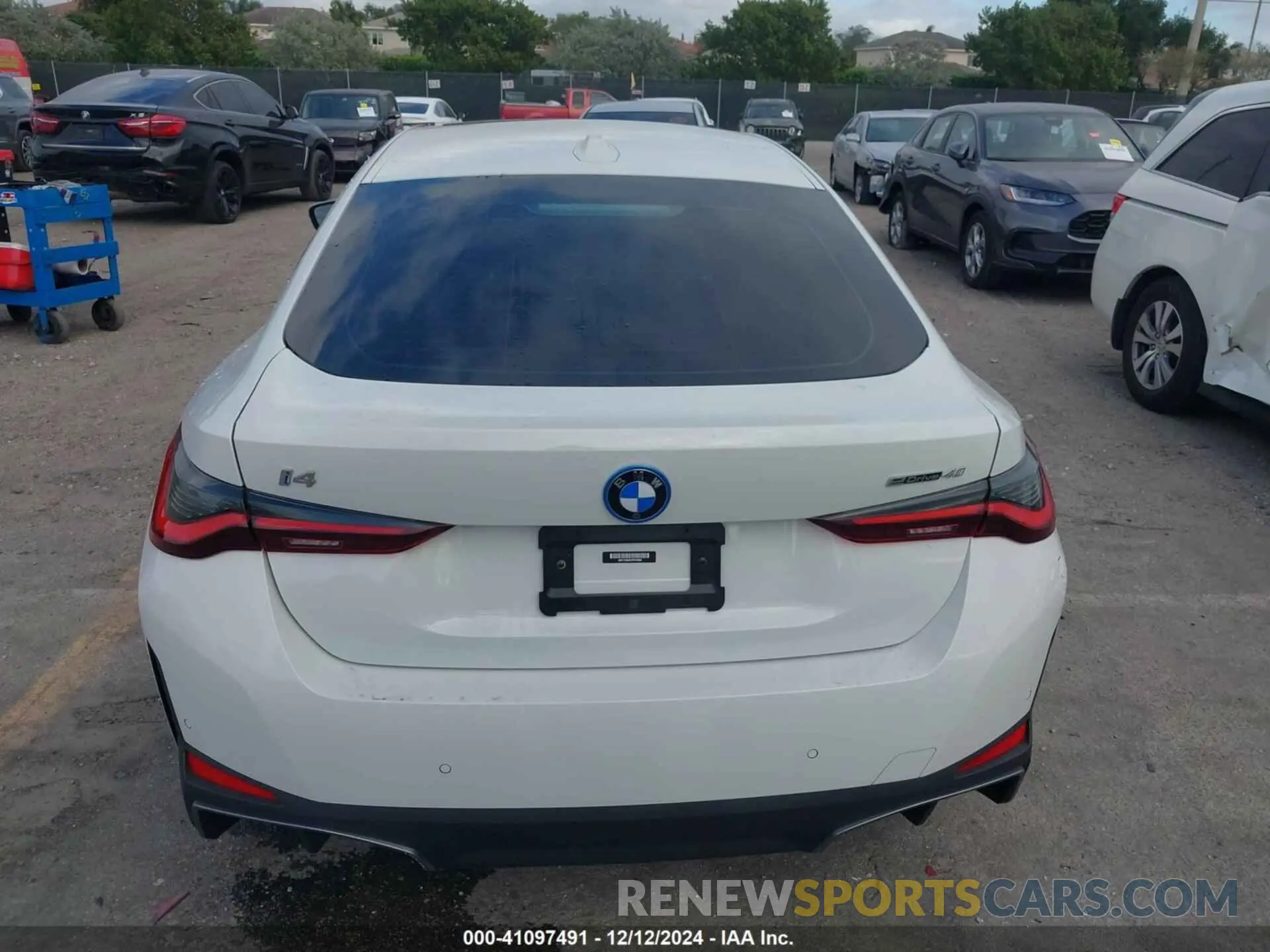 16 fotografías del automóvil dañado WBY73AW02PFP24894 BMW I4 2023