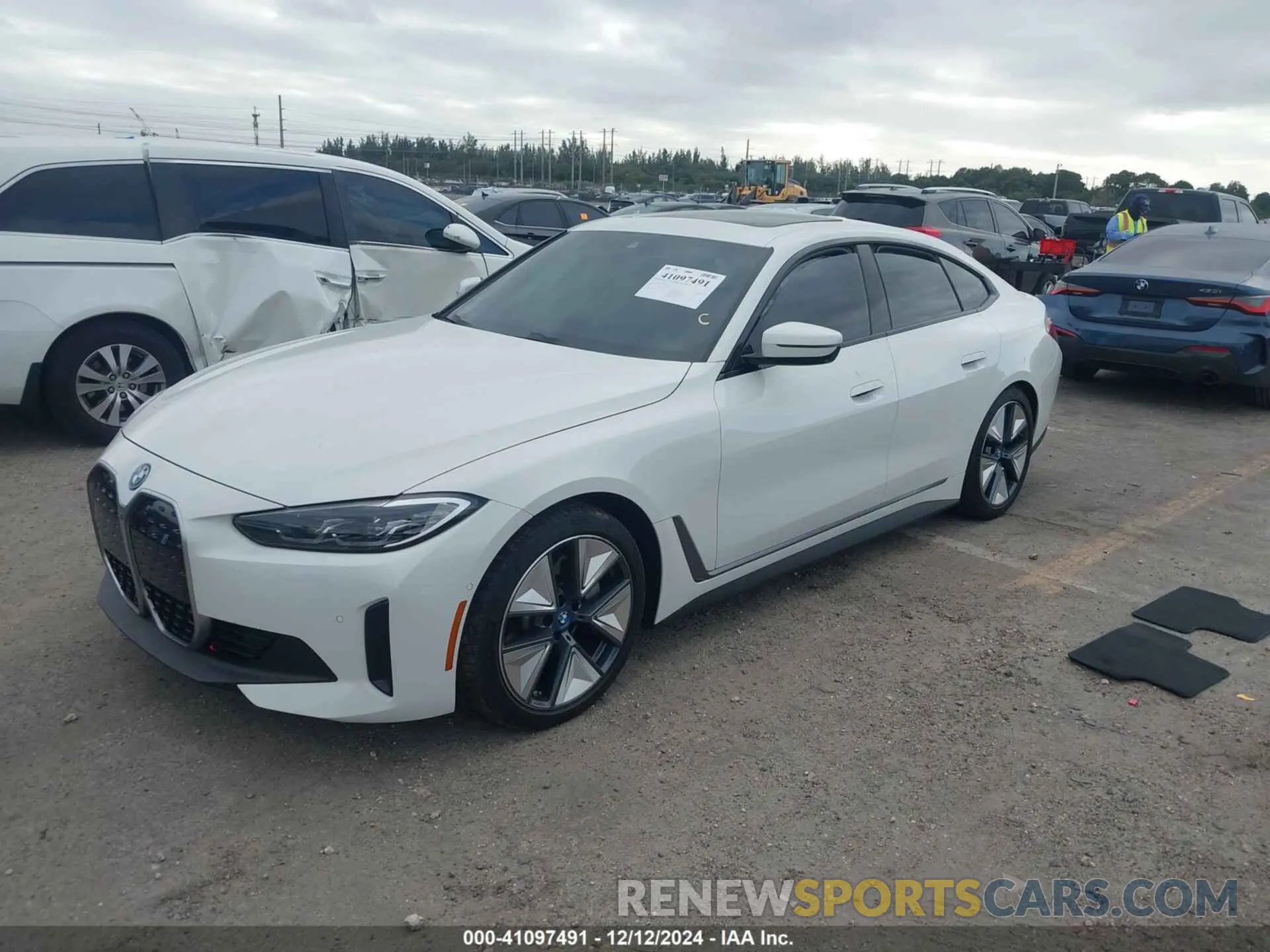 2 fotografías del automóvil dañado WBY73AW02PFP24894 BMW I4 2023