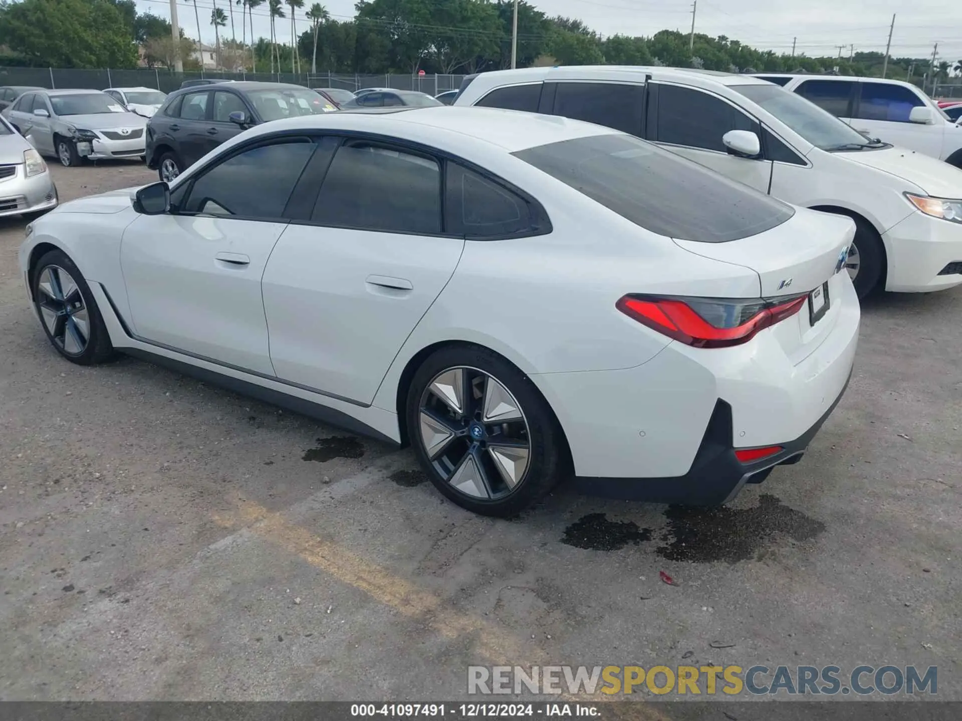3 fotografías del automóvil dañado WBY73AW02PFP24894 BMW I4 2023
