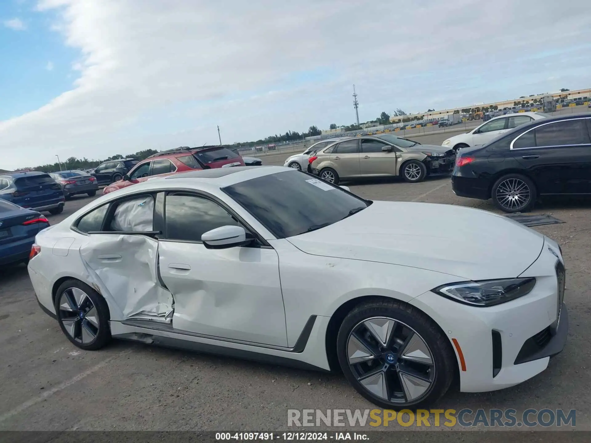 6 fotografías del automóvil dañado WBY73AW02PFP24894 BMW I4 2023